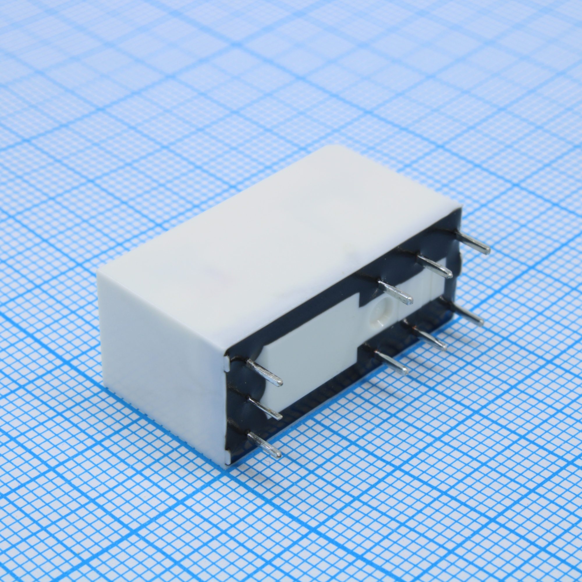 HF115F-L/5-2Z4L2TF - Реле силовое с защелкой 8А две группы на переключение катушка 5В