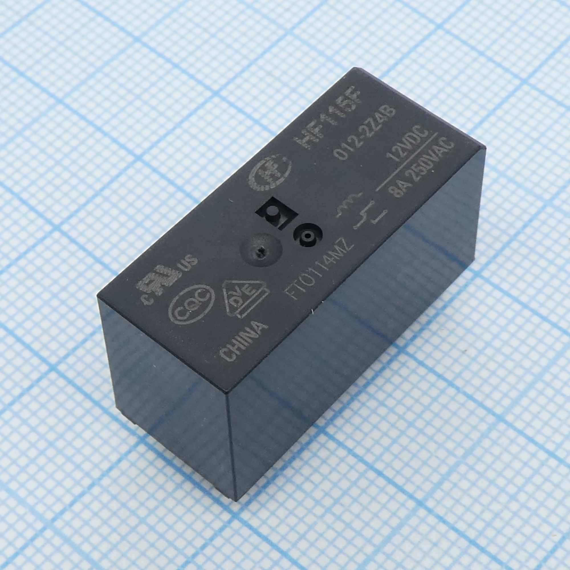 HF115F/012-2Z4B - Реле силовое, 8 А, 12 В, 2FormC (две контактных группы-два направления)
