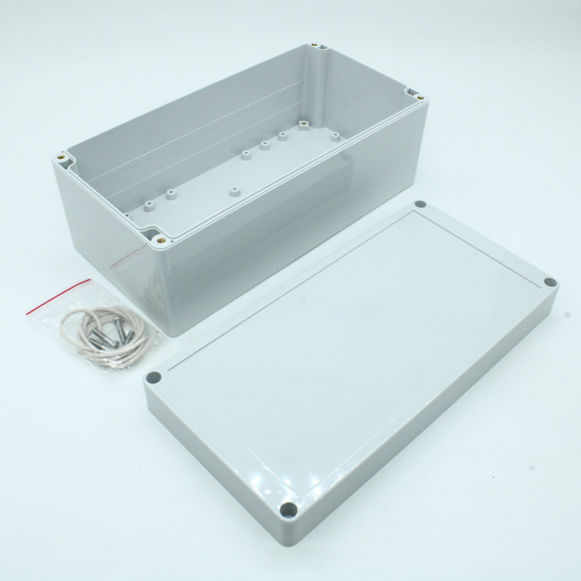 G2117 - Герметичный корпус из поликарбоната, IP65, светло-серый