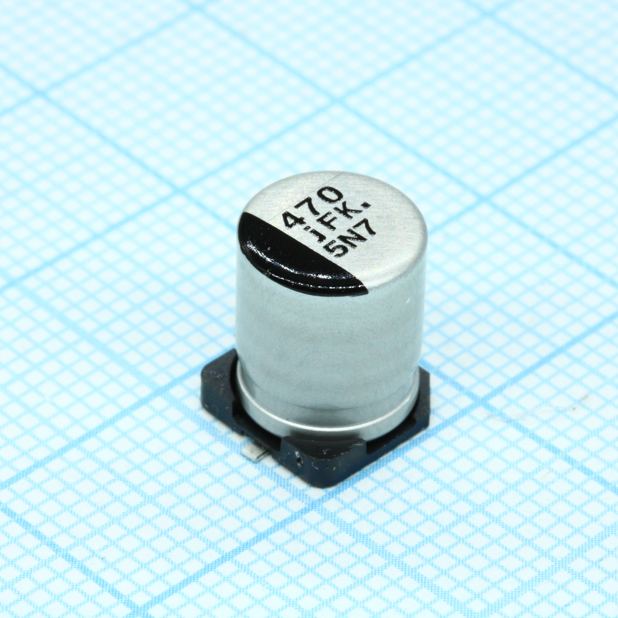 EEEFK0J471P - Конденсатор алюминиевый электролитический 470мкФ 6.3В ±20% (8 X 10.2мм) для поверхностного монтажа 600мА 2000час 105°С автомобильного применения лента на катушке