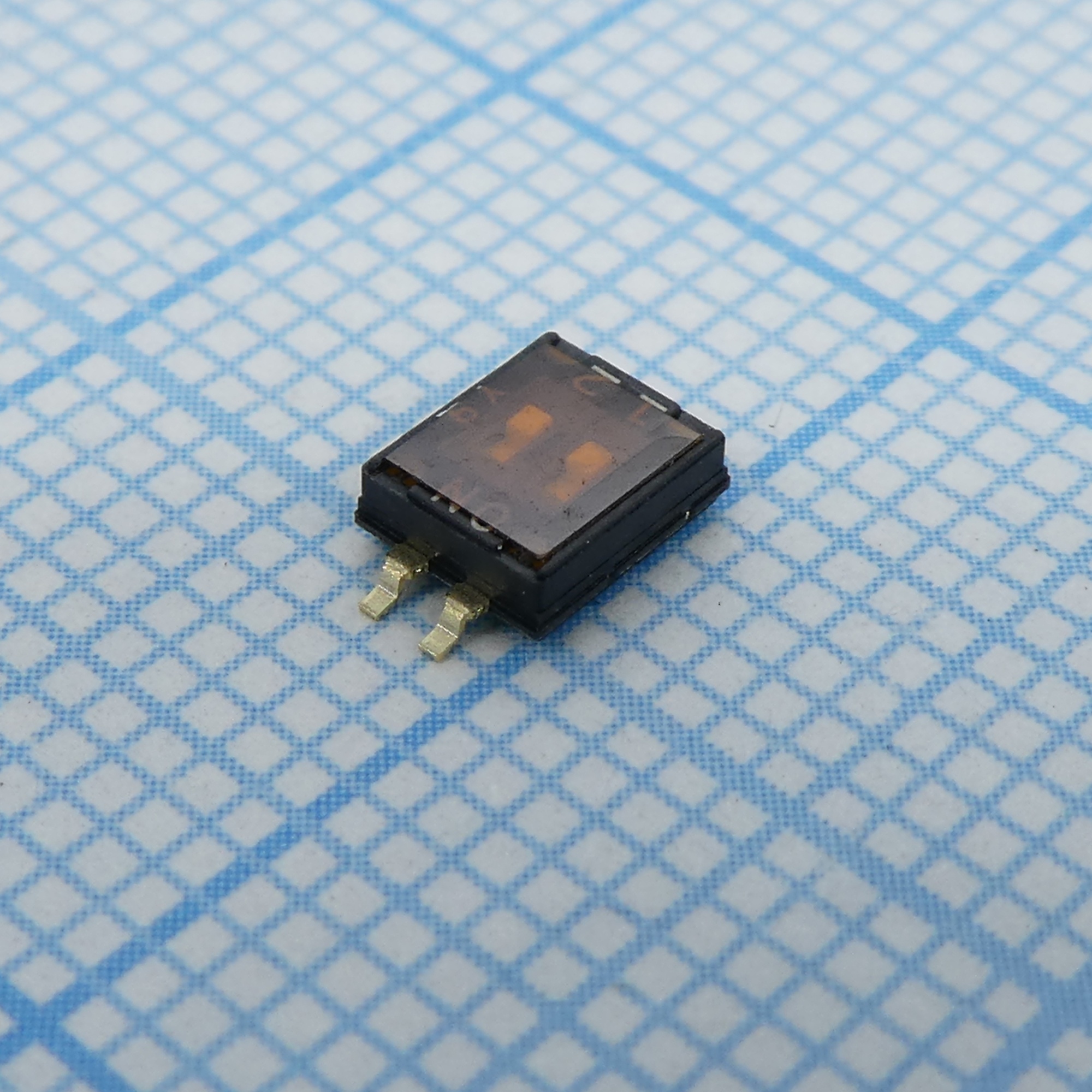 DHN-02F-T-V-T/R - Движковый переключатель 2 группы SMD монтаж 1.27мм 25мА 24В с плёнкой положение ВЫКЛ