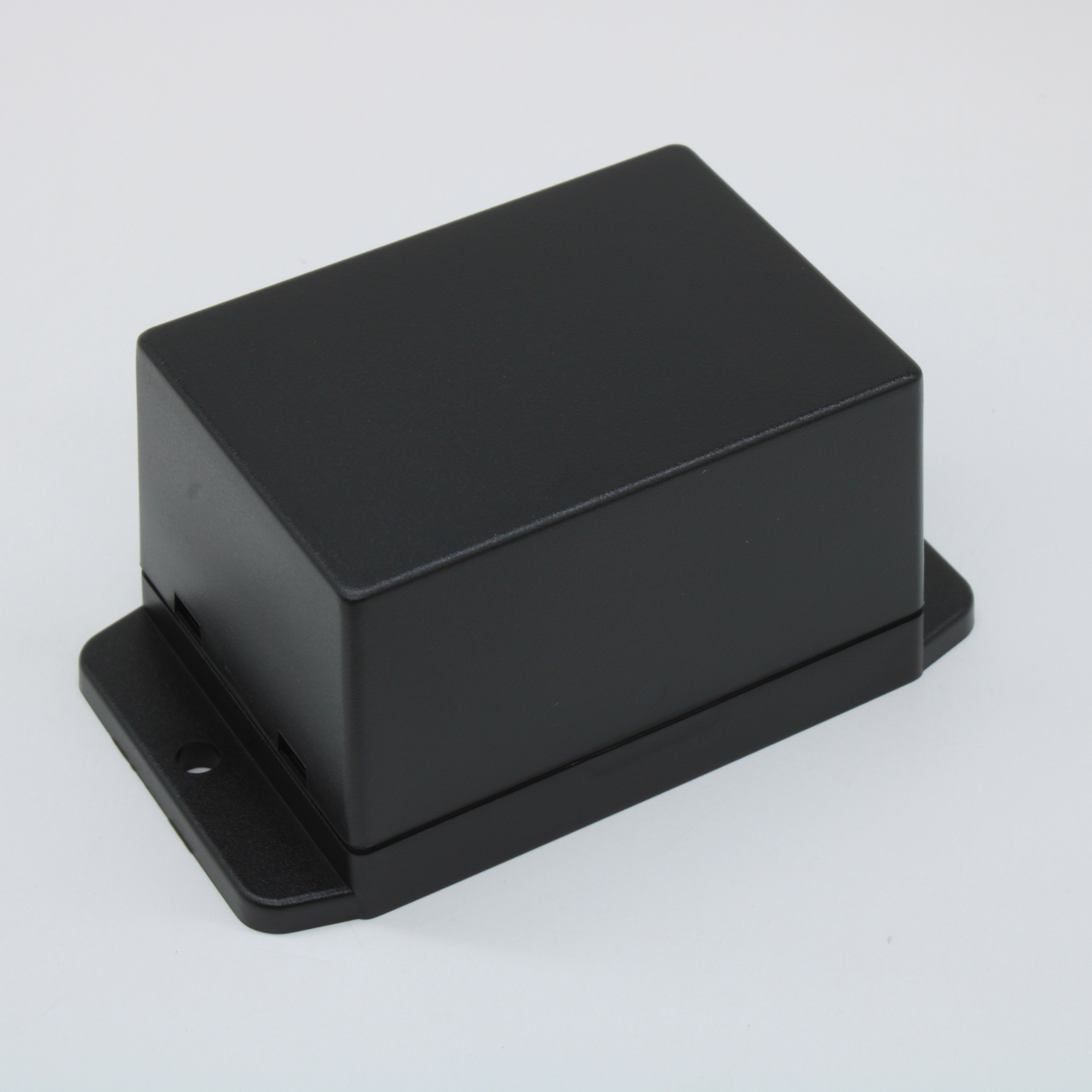 NUB705042BK - Пластиковый корпус черного цвета из высокопрочного пластика с фланцами