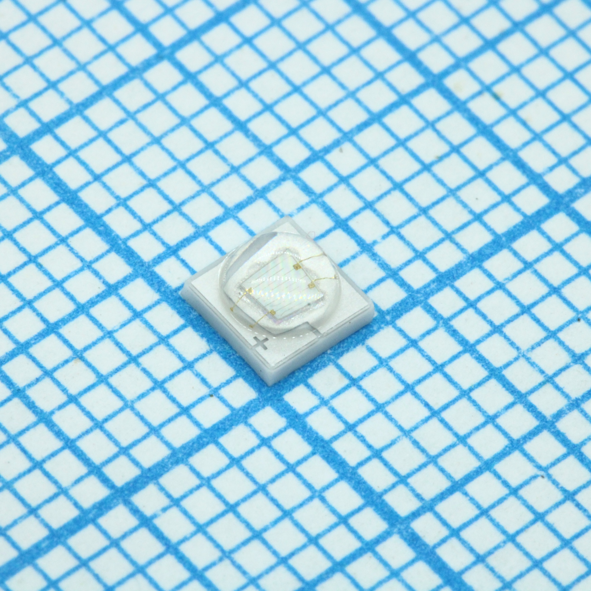 HL-C3535K4B3GA - Светодиод smd 3,45х3,45мм/синий/465нм/45-50Лм при 700мА/3Вт/3-3.8В/130°