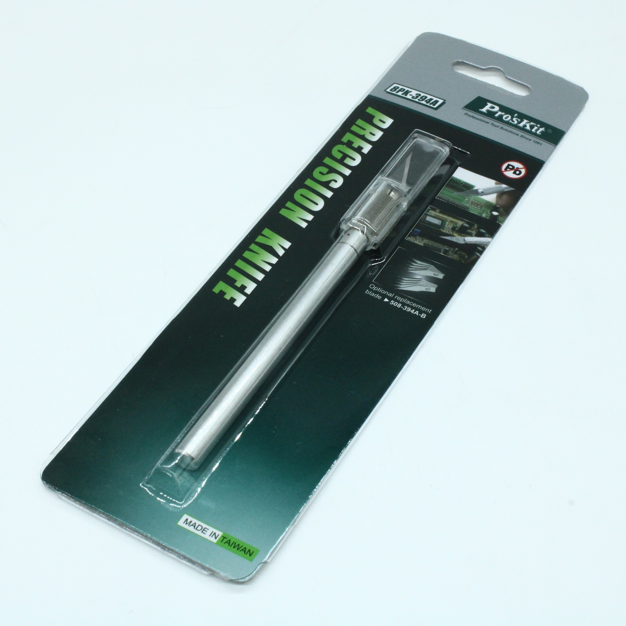 8PK-394A - Скальпель малый
 Пластиковый колпачок для безопасного использования.
Сменные лезвия.
Диаметр рукоятки 8 мм.
Длина инструмента 145 мм