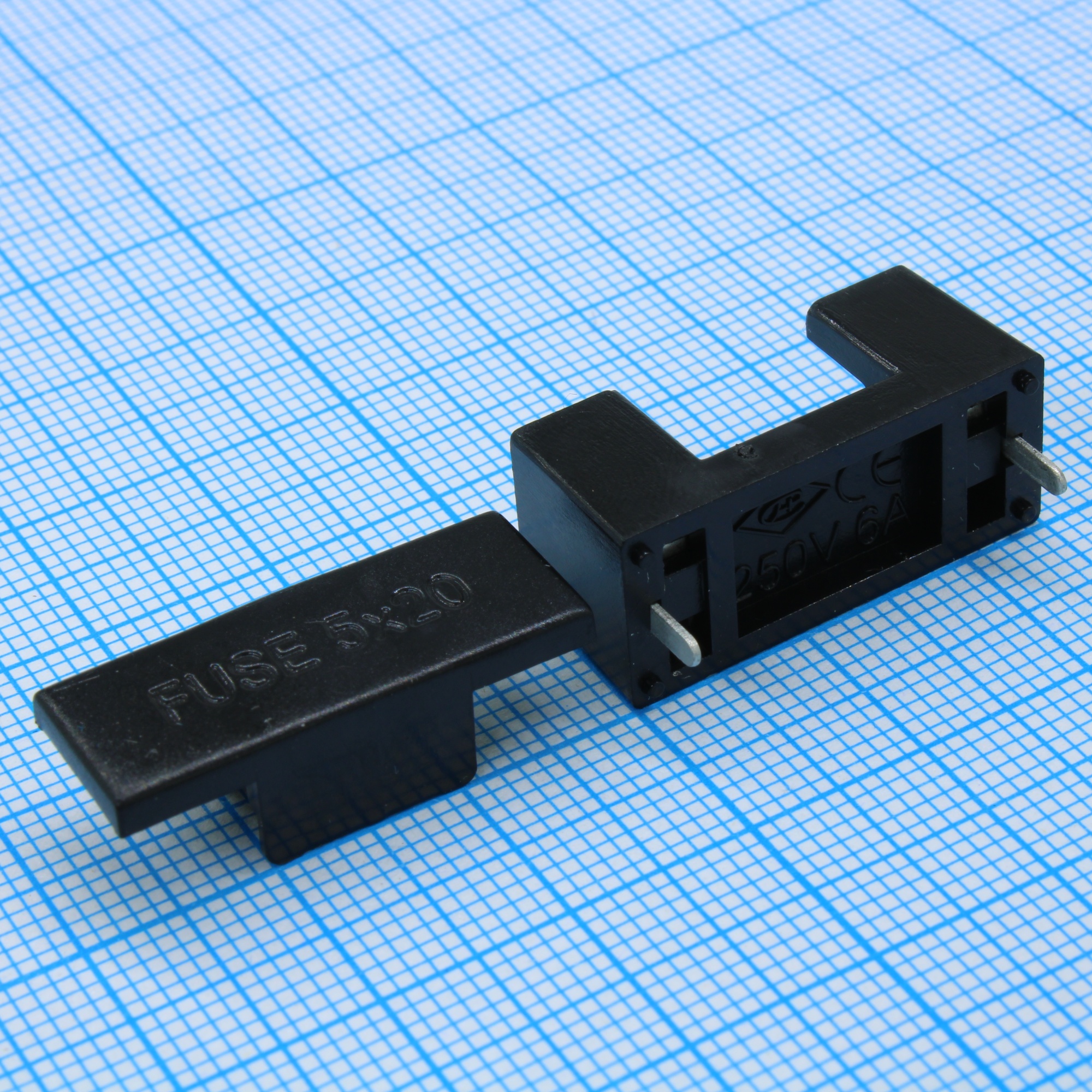 KLS5-242 - Держатель предохранителя 5*20mm, с крышкой, монтаж на плату,  250V, 6,3A