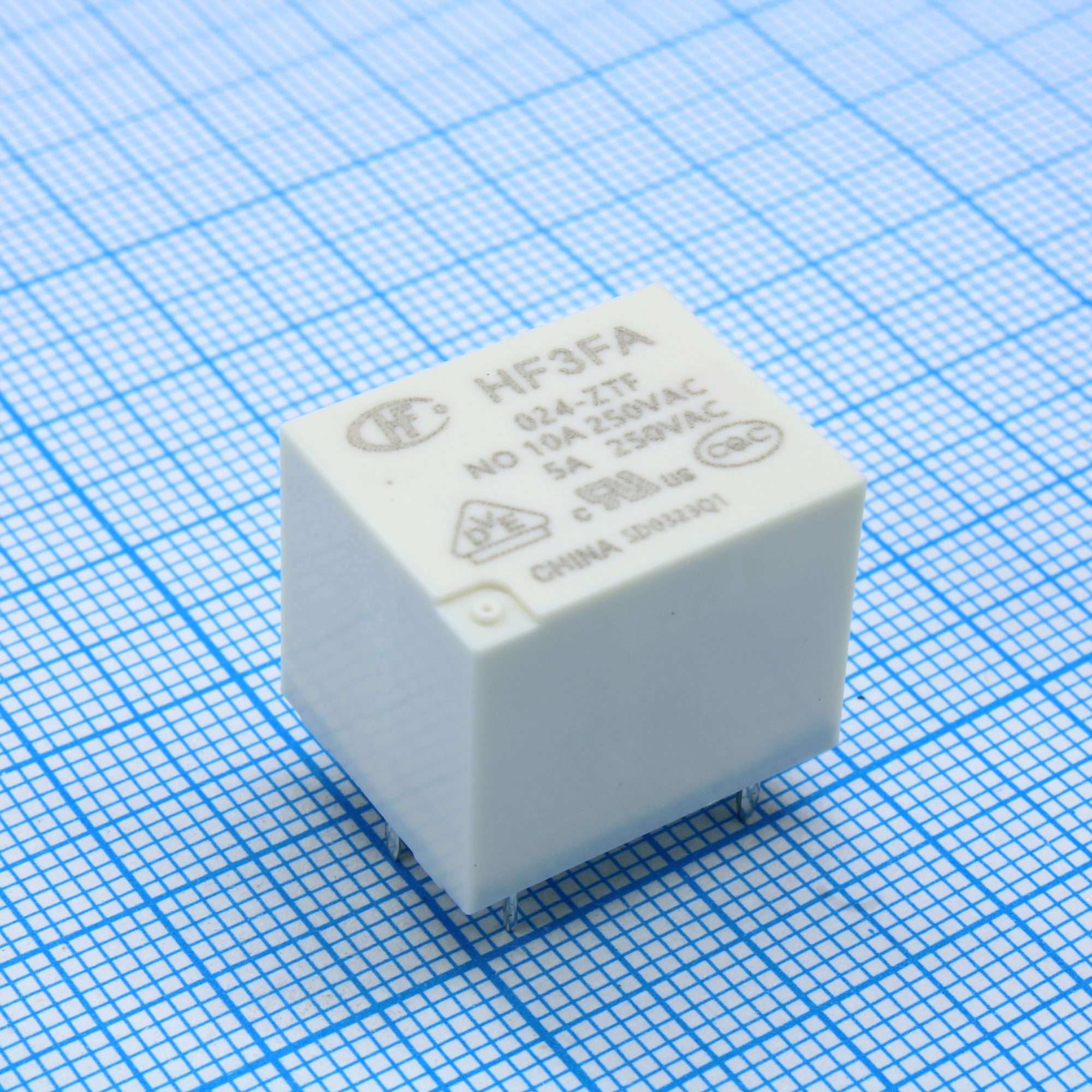 HF3FA/024-ZTF - Реле силовое 10А одна группа на переключение катушка 24В