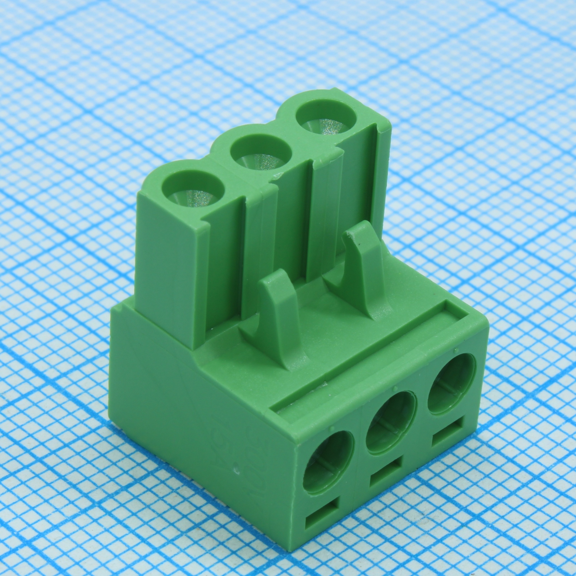 2ESDV-03 - Клеммник 3 конт. "гнездо" шаг 5.08 мм с фиксат., провод под винт/микролифт (пров. 28-12AWG/ до 2.5 кв.мм), до 300В/15А, зеленый изол.