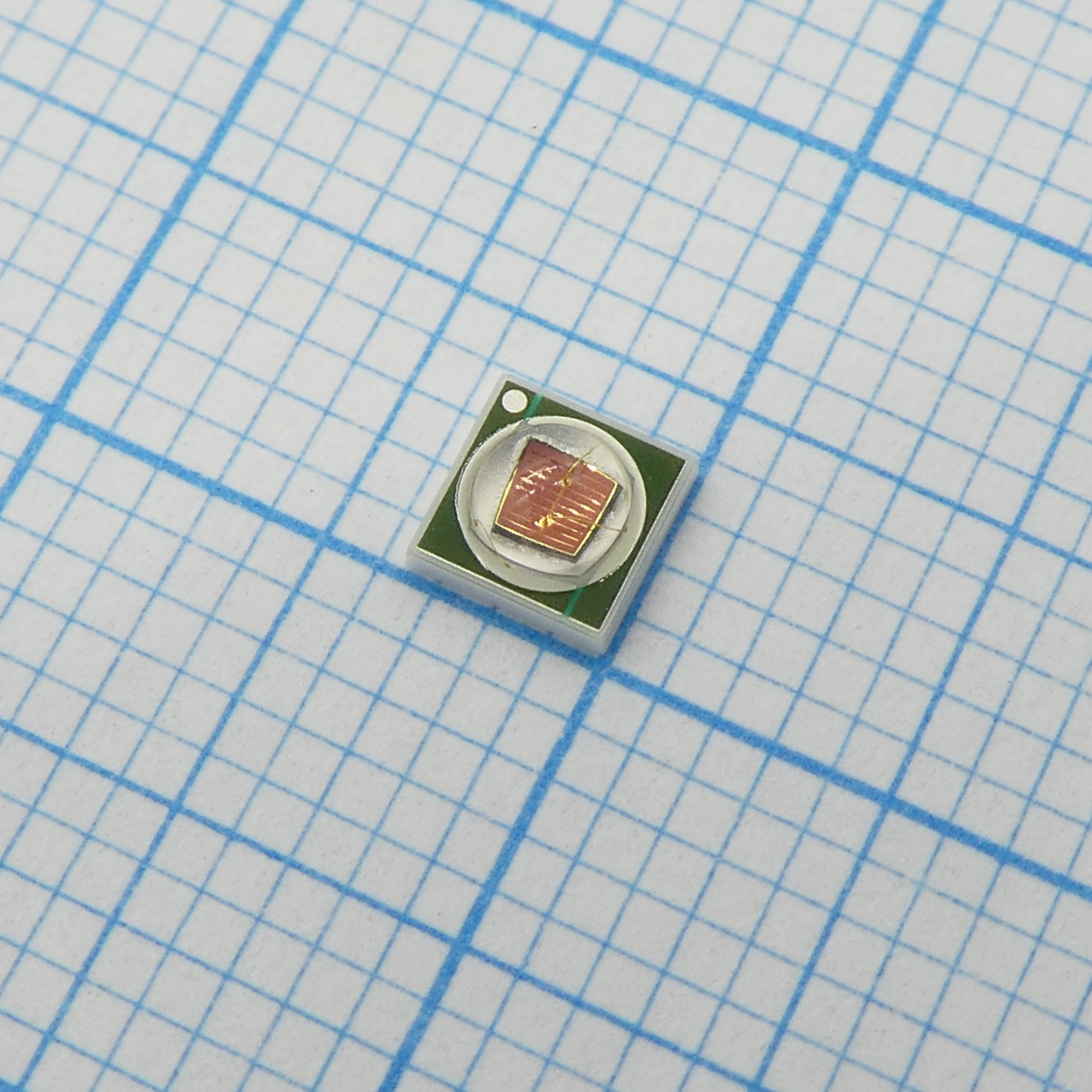 HL-C3535K4R3GA - Светодиод smd 3,45х3,45x2,15мм/красный/623нм/150Лм (750мВт) при 700мА/3Вт/ Ifmax=1000мА/2.4В/130°