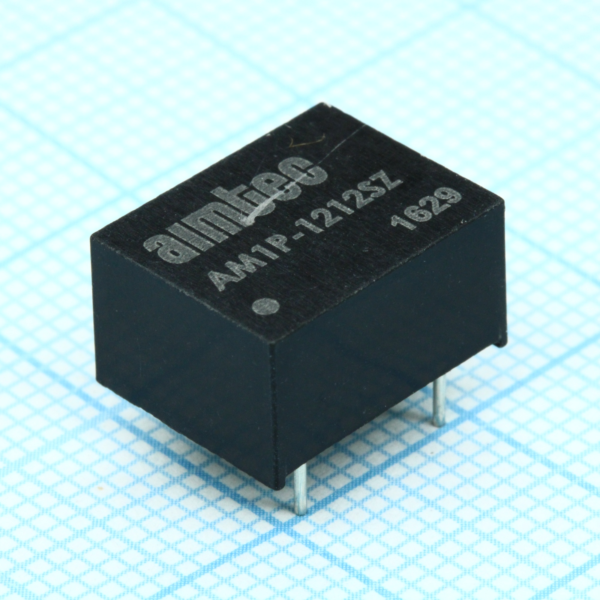 AM1P-1212SZ - DC/DC, 1Вт, вход 10.8…13.2В, выход 12В/0.1А, изоляция 1000В DC, КПД 80%, максимальная емкостная нагрузка не более 220мкФ, DIP8, 12.7x10.16x6.85мм, -40…85°C, пластик