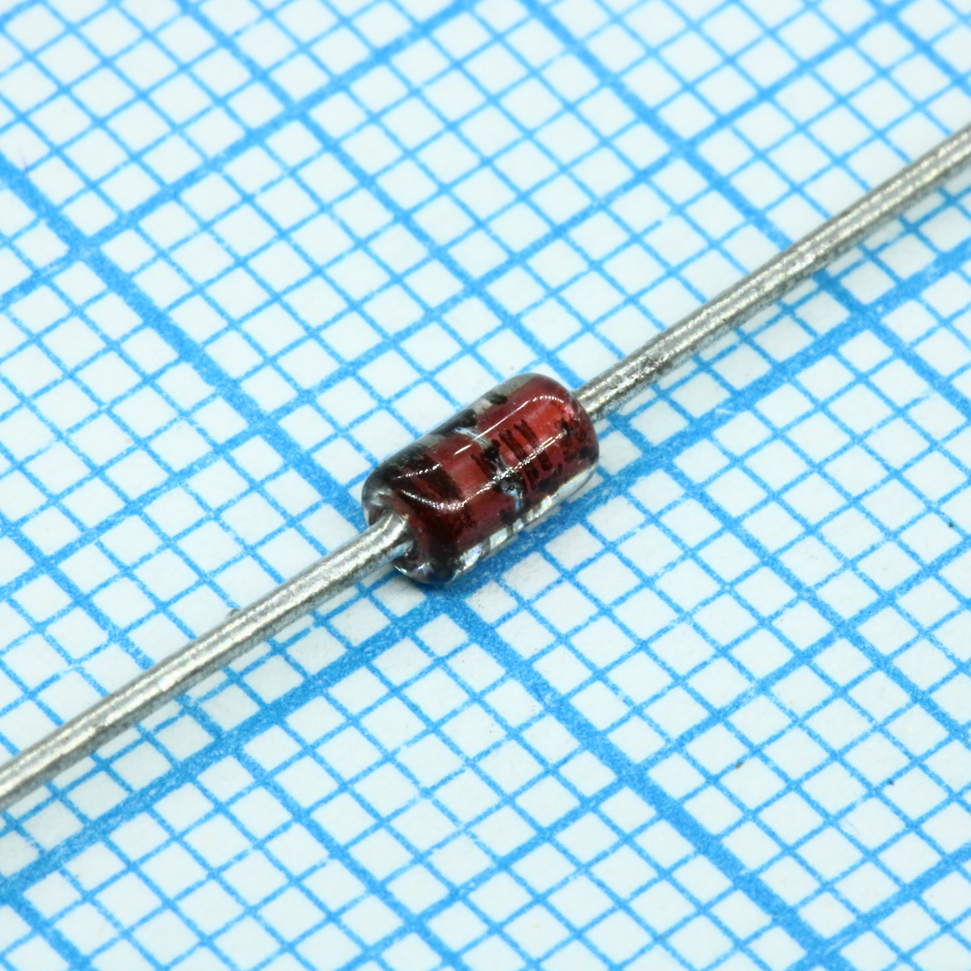 1N4754A   (39V) - Стабилитрон 1.0Вт 39В