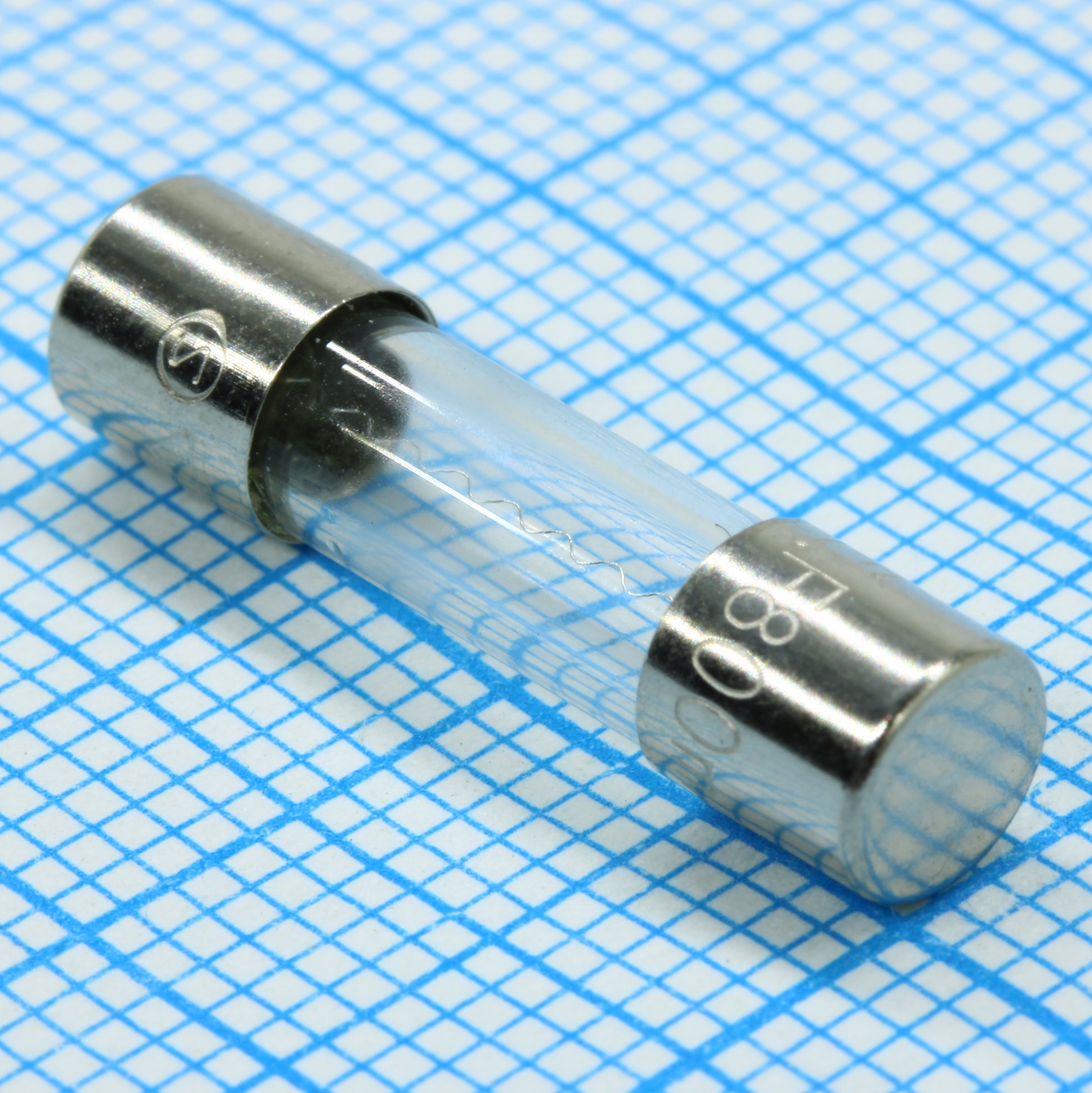 0217.800MXP - Предохранитель миниатюрный быстродействующий 0.8A 250В корпус 5 X 20мм  стеклянный россыпь