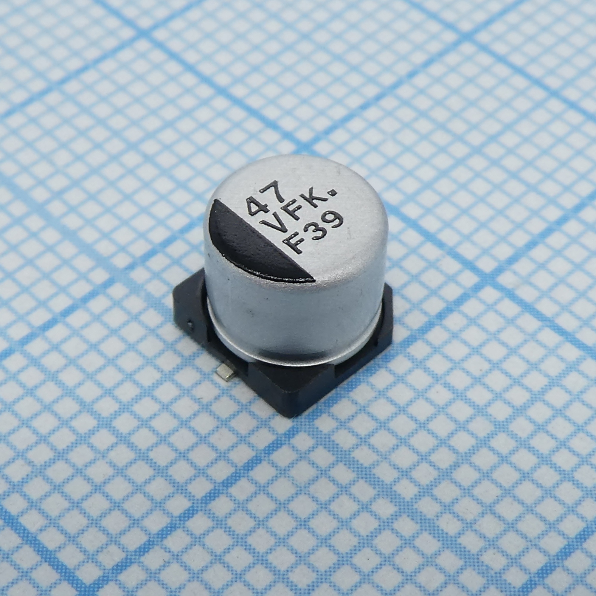 EEEFK1V470AP - Конденсатор электролитический низкоимпедансный для поверхностного монтажа 35В 47мкФ ±20%, 240mA, 2000часов, 6.3*5.8