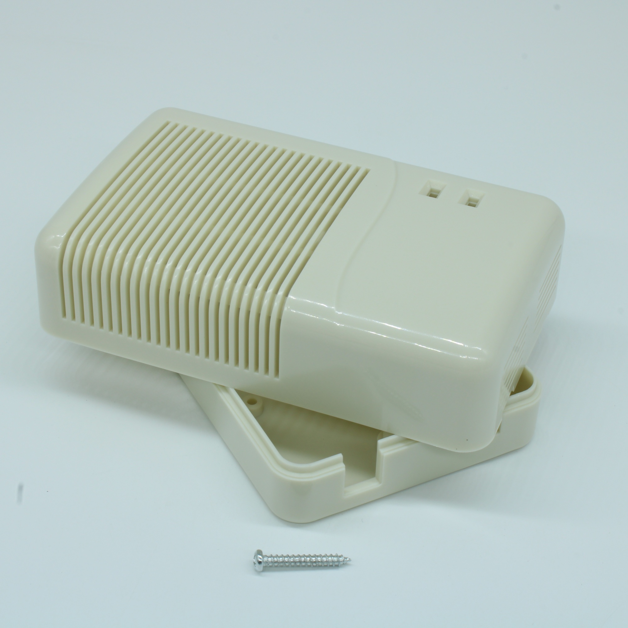 19-34 - Пластиковый корпус с возможностью настенного монтажа