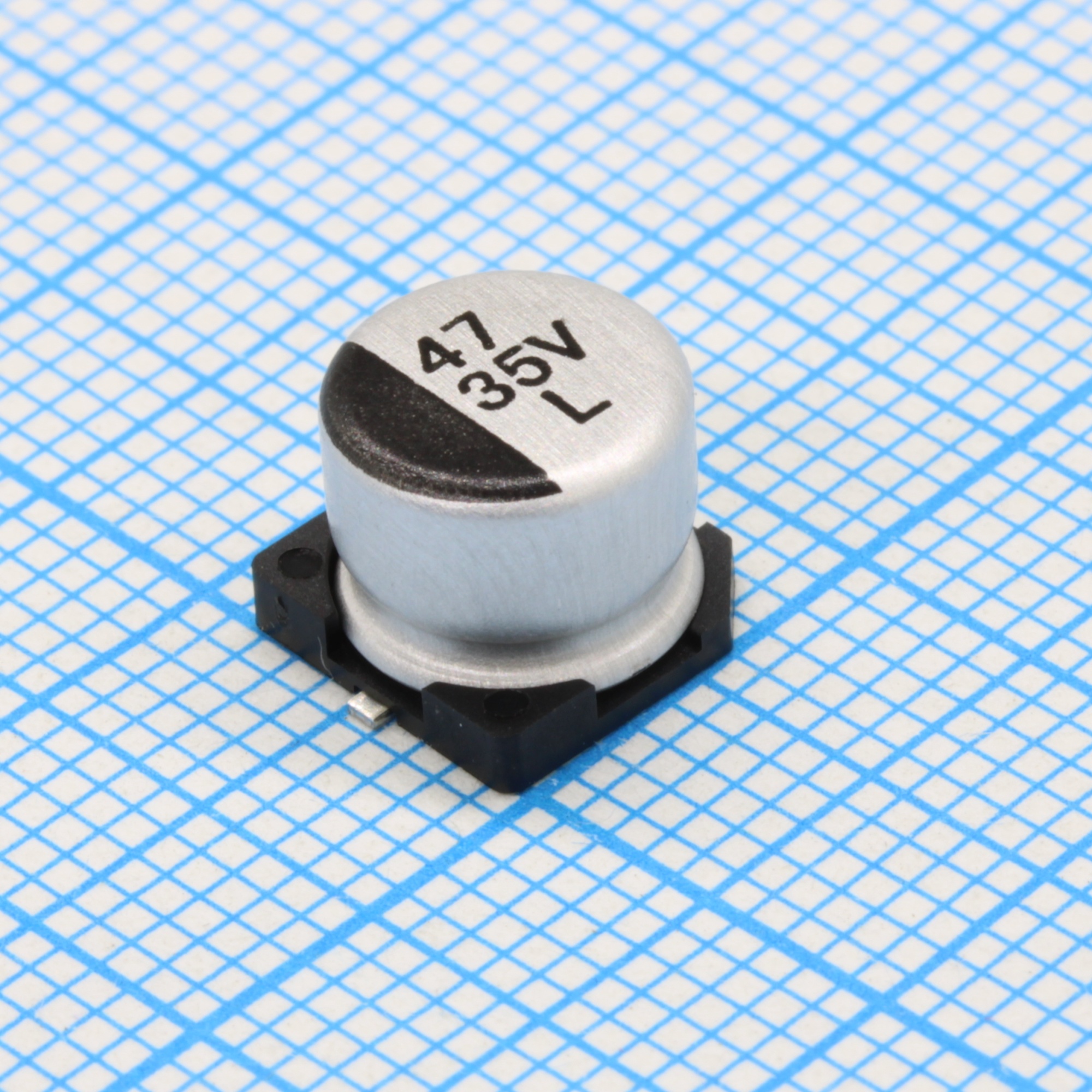 ELV470M35RD - Конденсатор алюминиевый электролитический 47мкФ 35В ±20% (8х6.5мм) для поверхностного монтажа 115мА 2000час 85°С лента на катушке