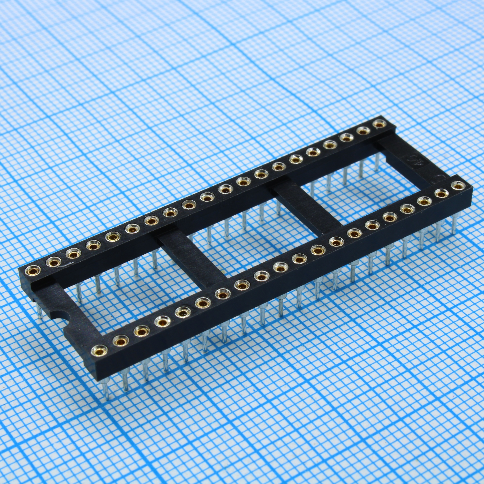 DS1001-01-40 BT1WSF6S - Панель DIP цанговая 40 контактов шаг 2.54 мм на плату