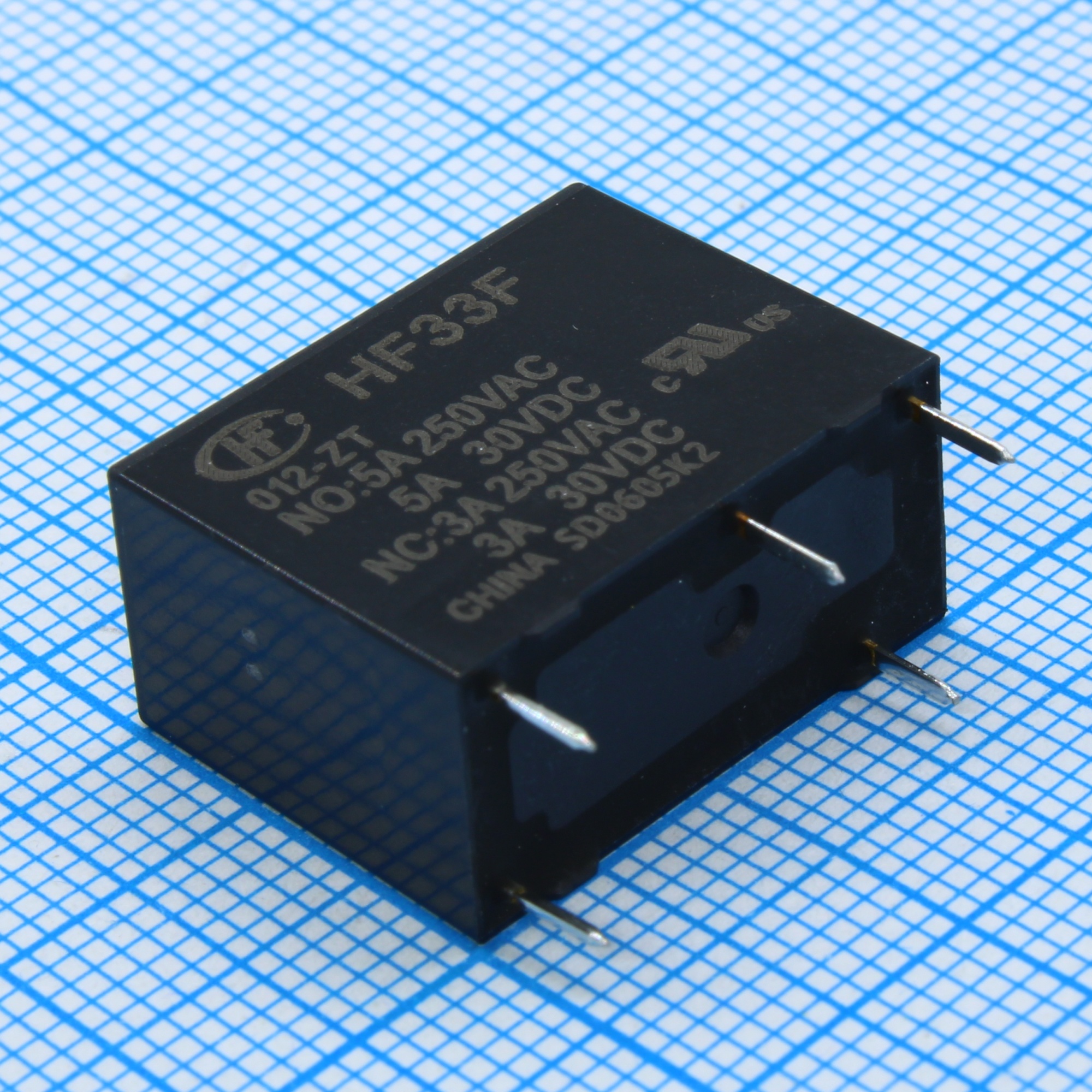 HF33F/012-ZT - Реле силовое 5А одна группа на переключение катушка 12В