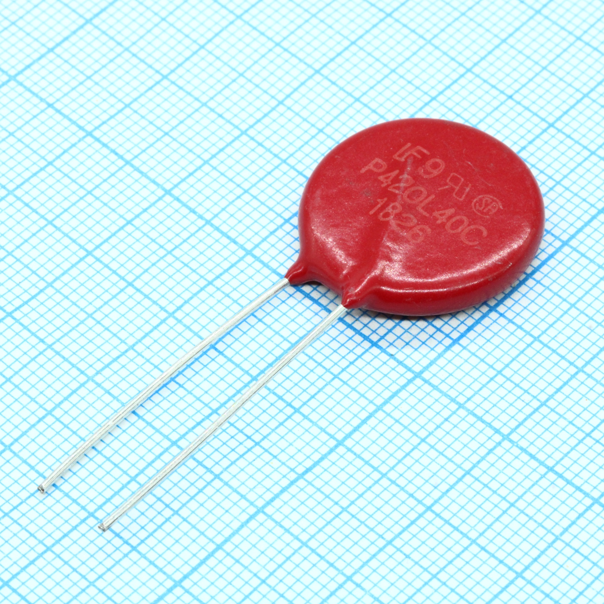 V420LA40CP - Варистор из оксида металла 420В переменного тока 1120В предел 10кА радиальный