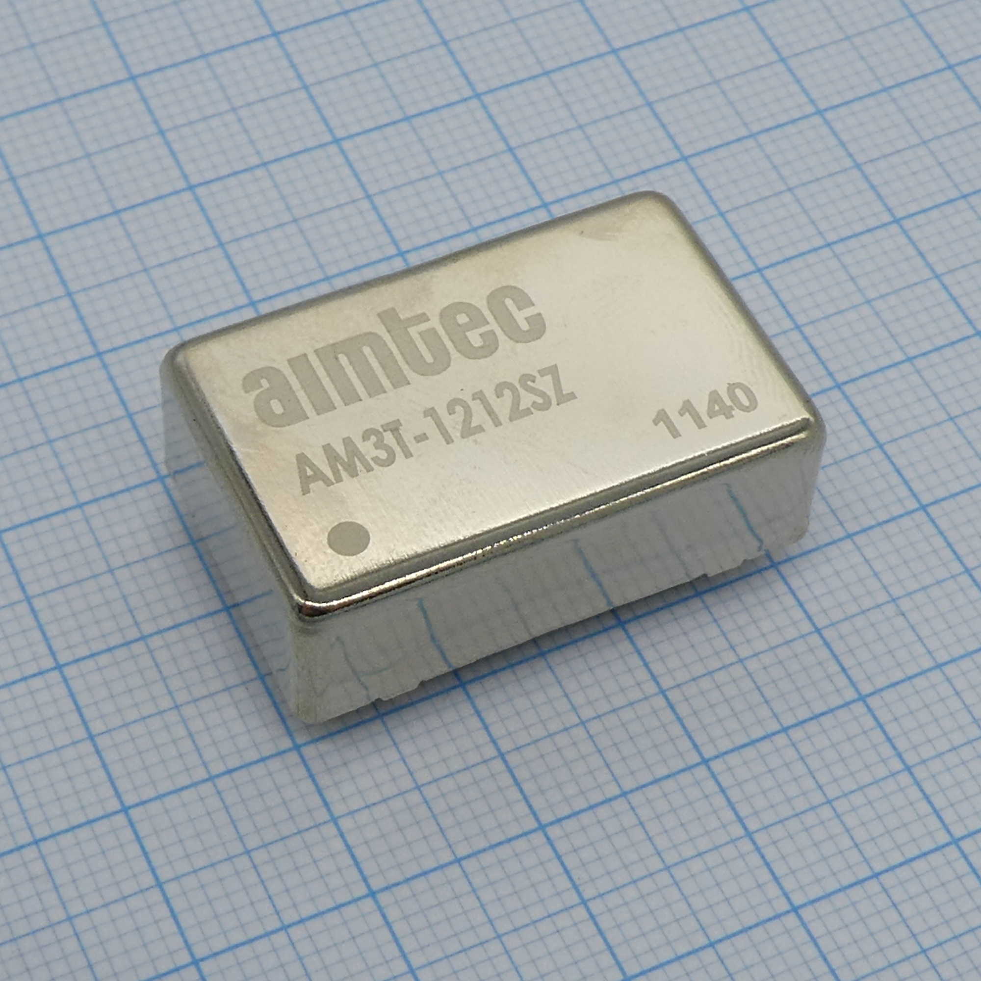 AM5T-2409SZ - DC/DC, 5Вт, вход 18…36В, выход 9В/0.556А, изоляция 1500В DC, КПД 82%, максимальная емкостная нагрузка не более 680мкФ, DIP24, 31.75x20.32x10.16мм, -40…85°C, металл