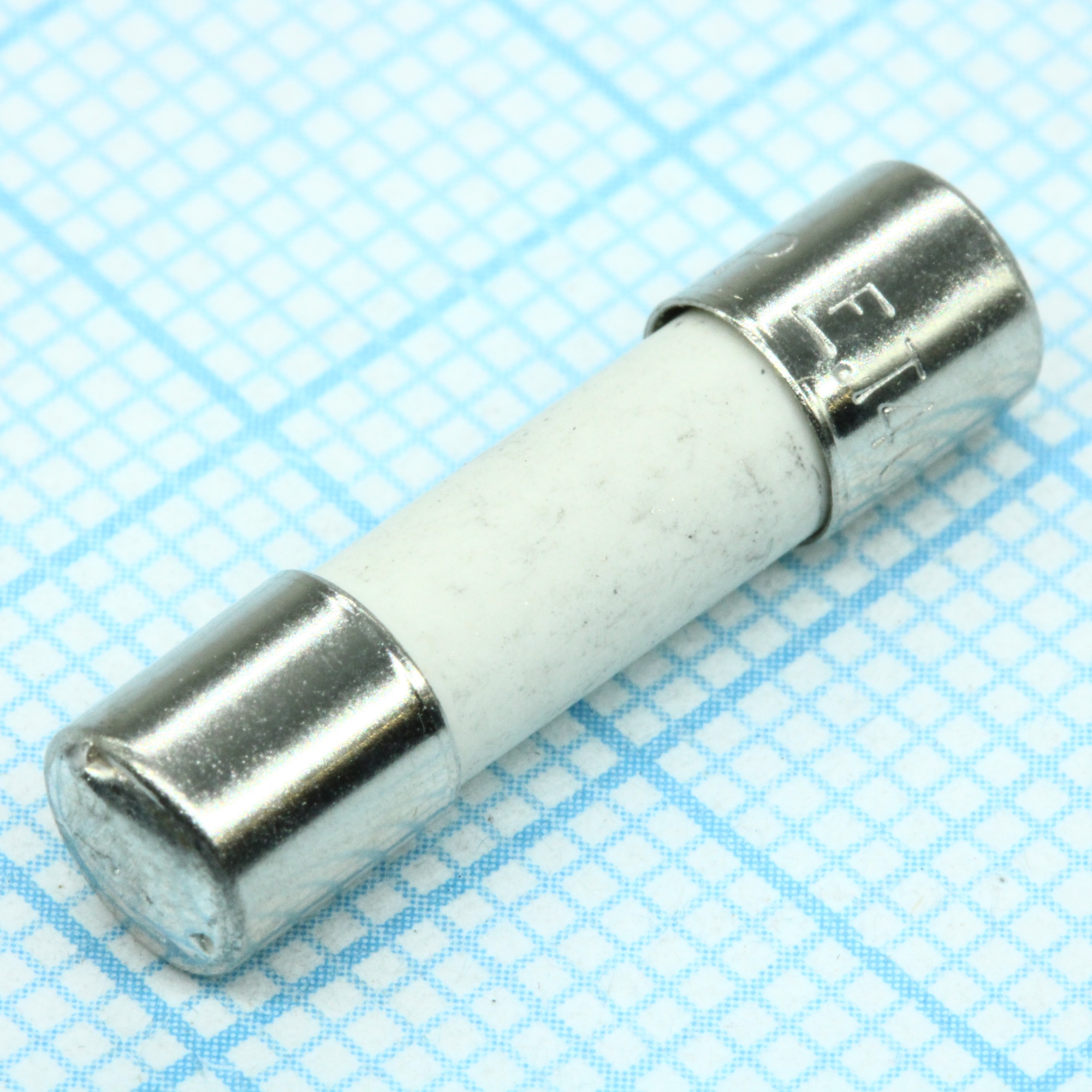 0215.400MXP - Миниатюрный медленнодействующий предохранитель 0.4А 250В 5X20мм в керамическом корпусе россыпь