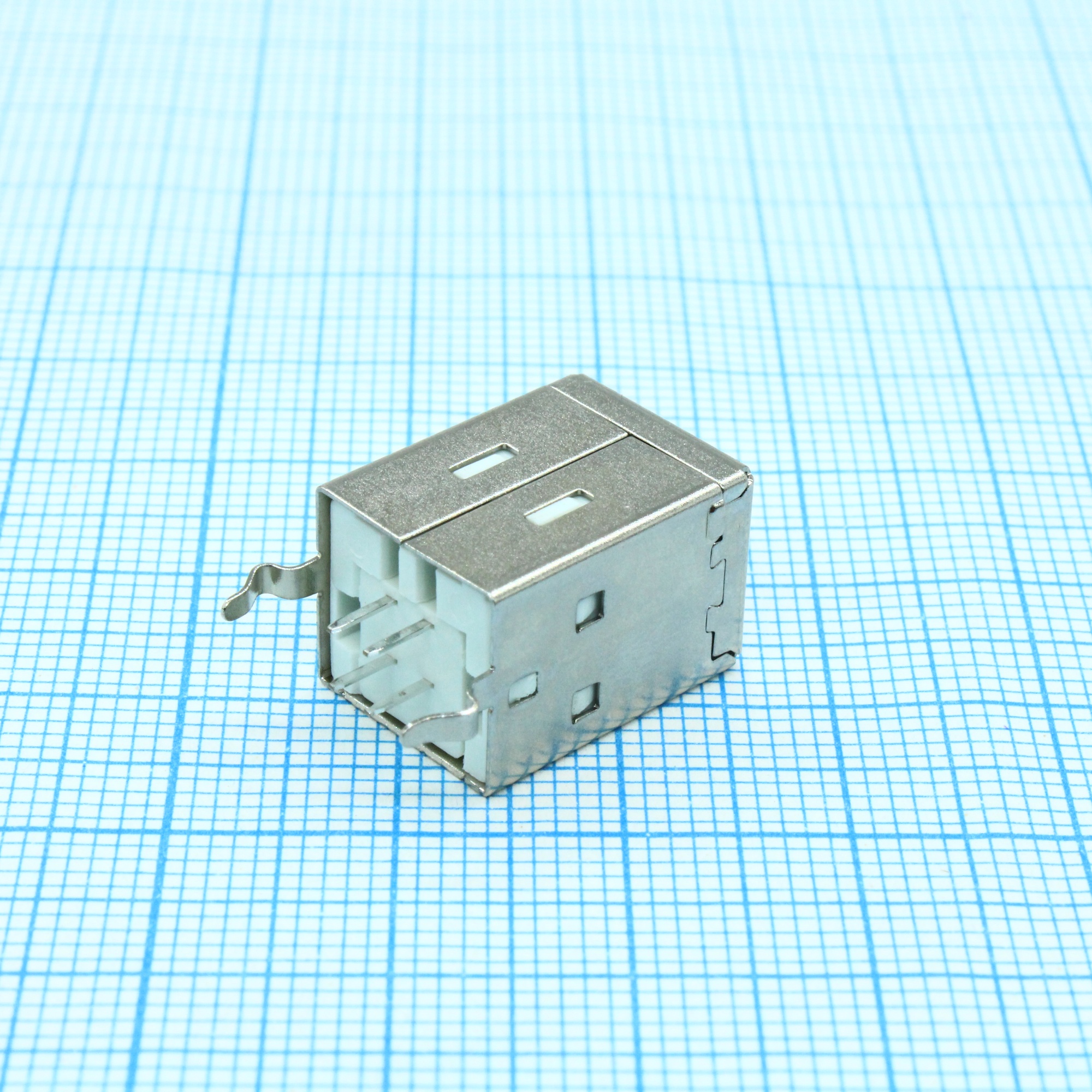 DS1099-01-WN0-FE - Разъем USB тип B для вертикального монтажа, изолятор белый