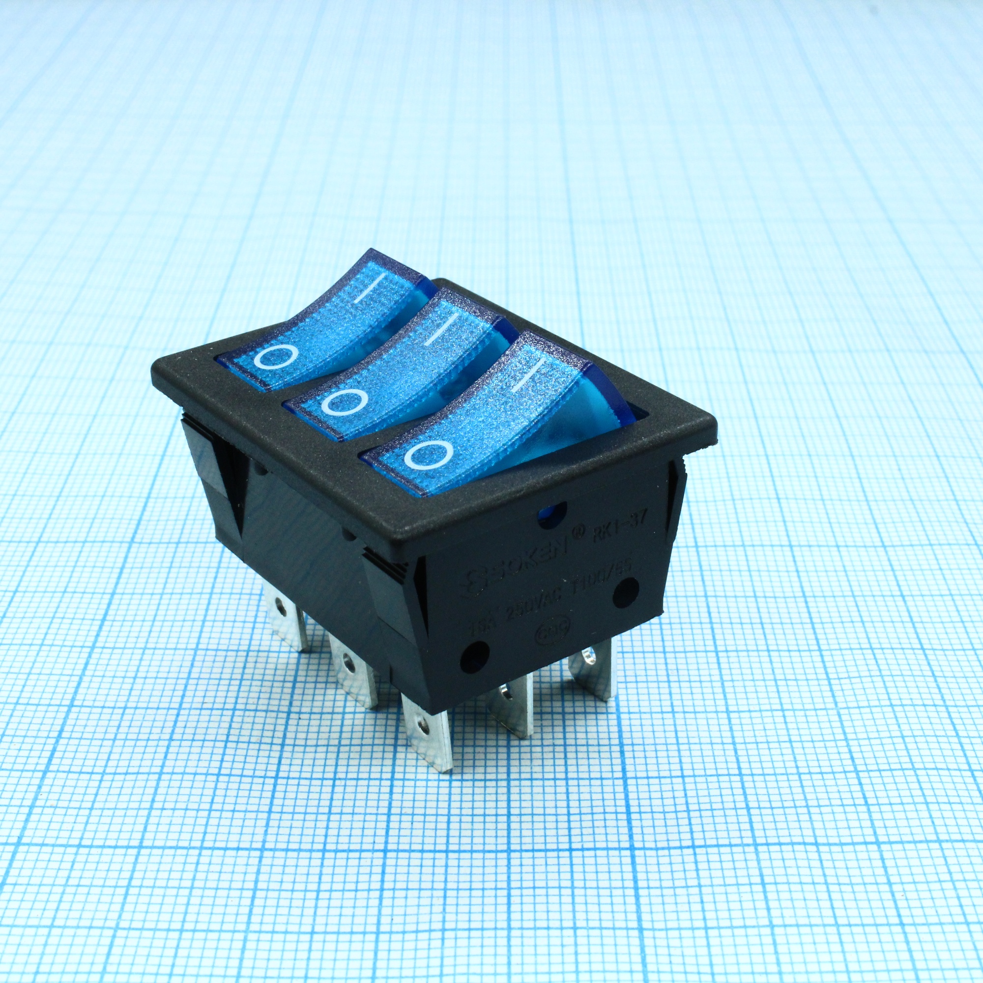 RK1-37 1X1X3N B/BL"0-" - Выключатель клавишный ON-OFF с подсветкой цвет корпуса (черный) цвет кнопки (синий)