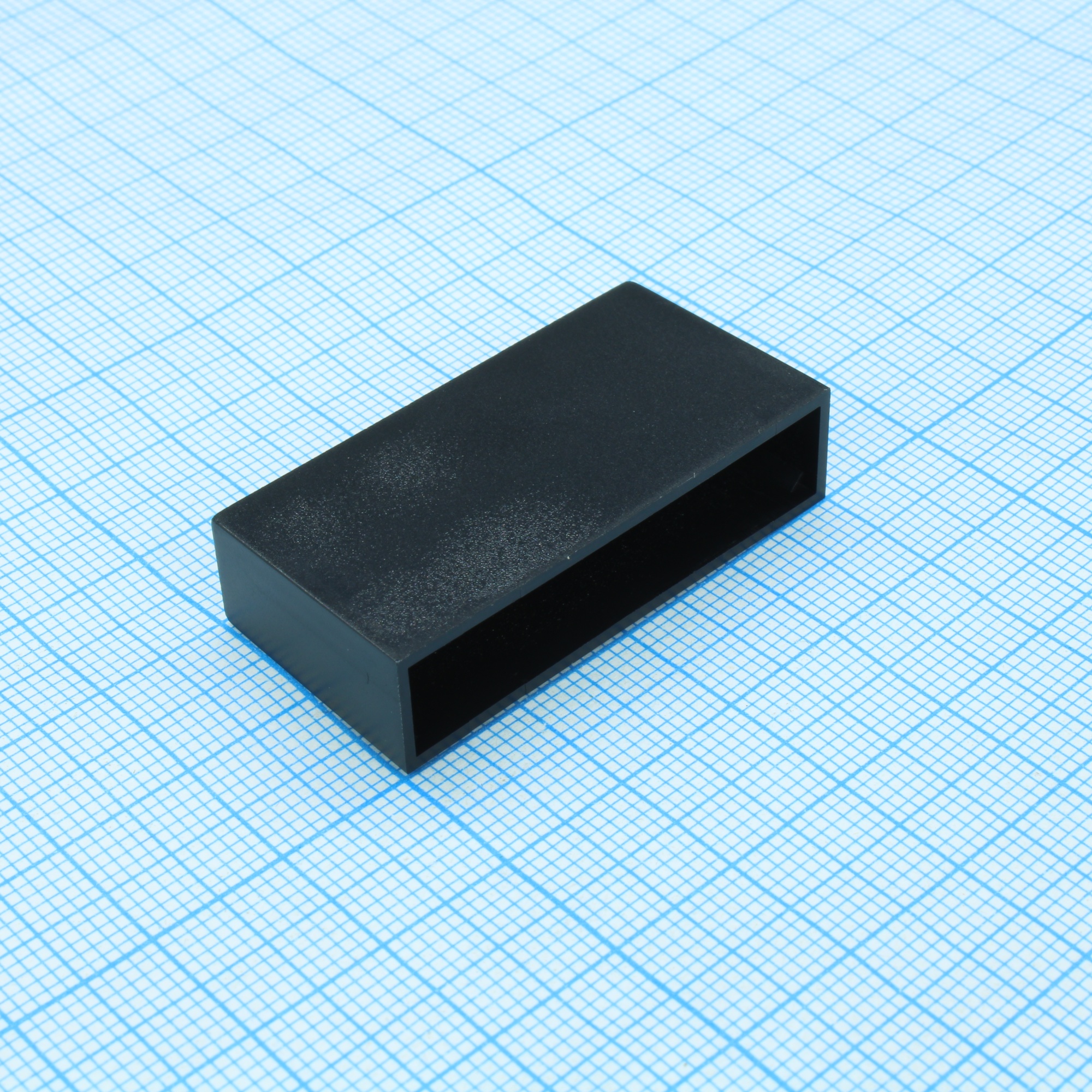 G401020B - Корпус черного цвета из  пластика  под заливку компаундом