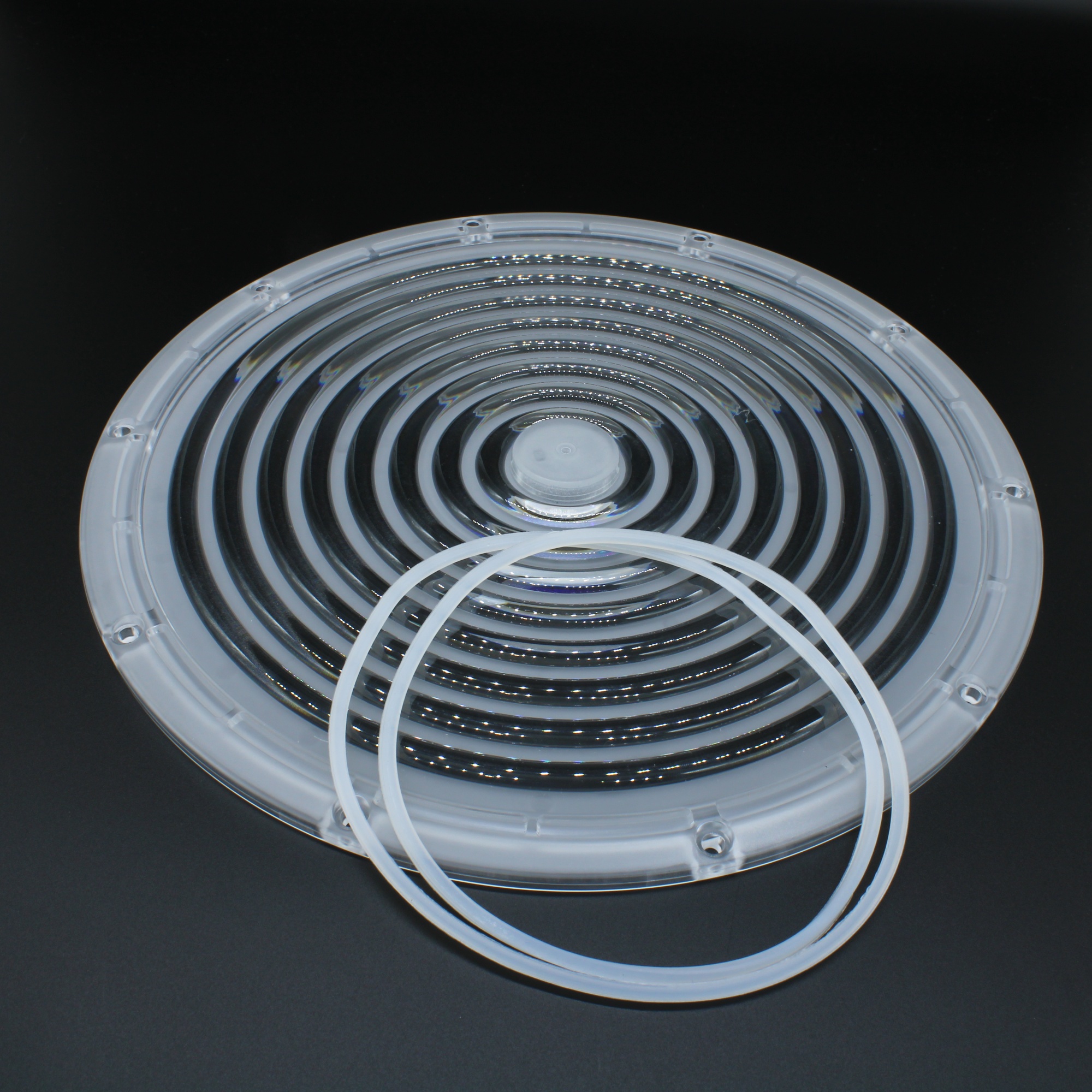 UFO265D90G-200W-B26 - Круглая групповая линза под светодиоды 2835, 3030  D=265mm H=7mm  эфф=88%   90°, PC-1250Z