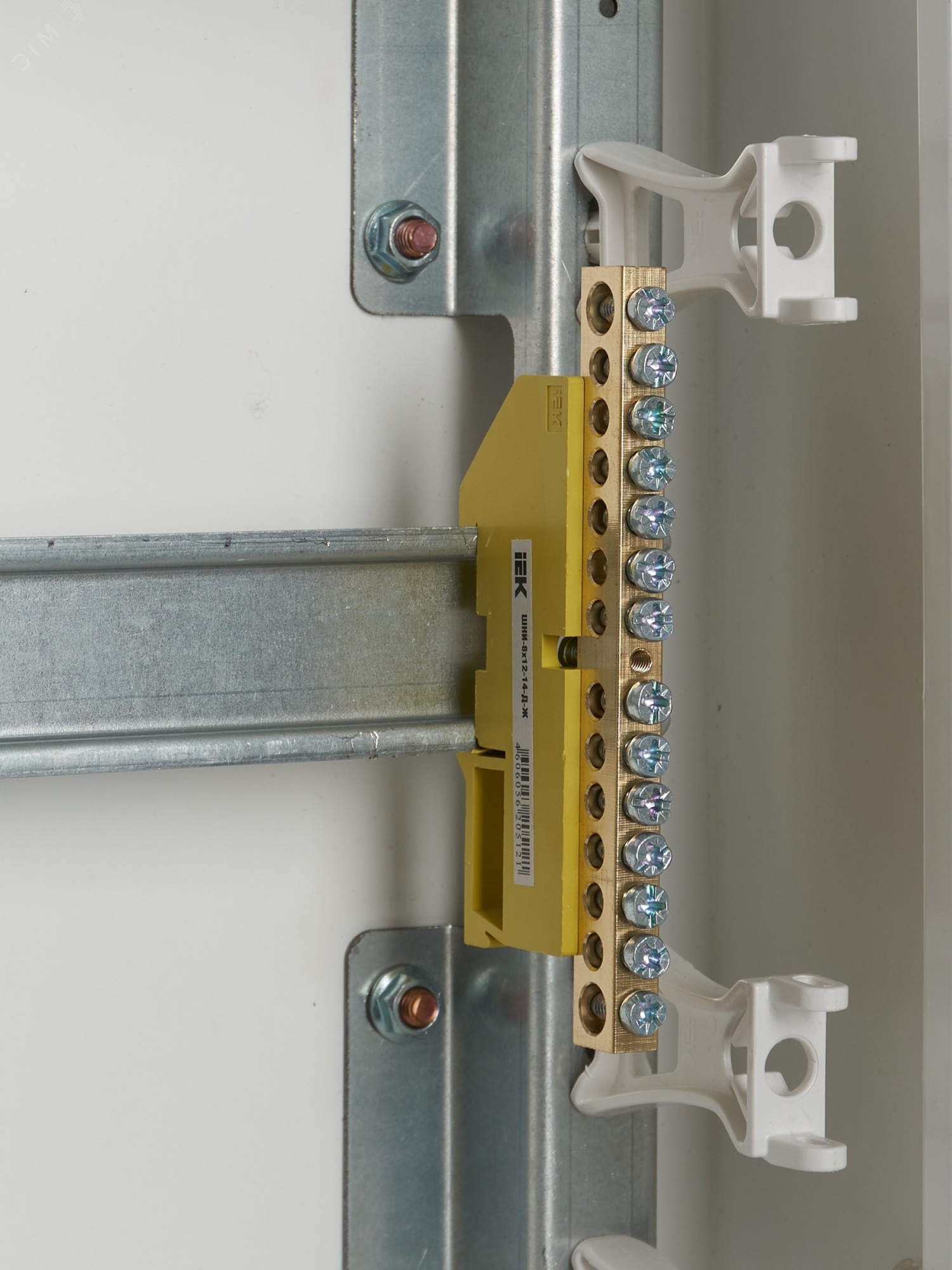 Шина PE "земля" на DIN-изол ШНИ-8х12-14-Д-Ж YNN10-812-14D-K05