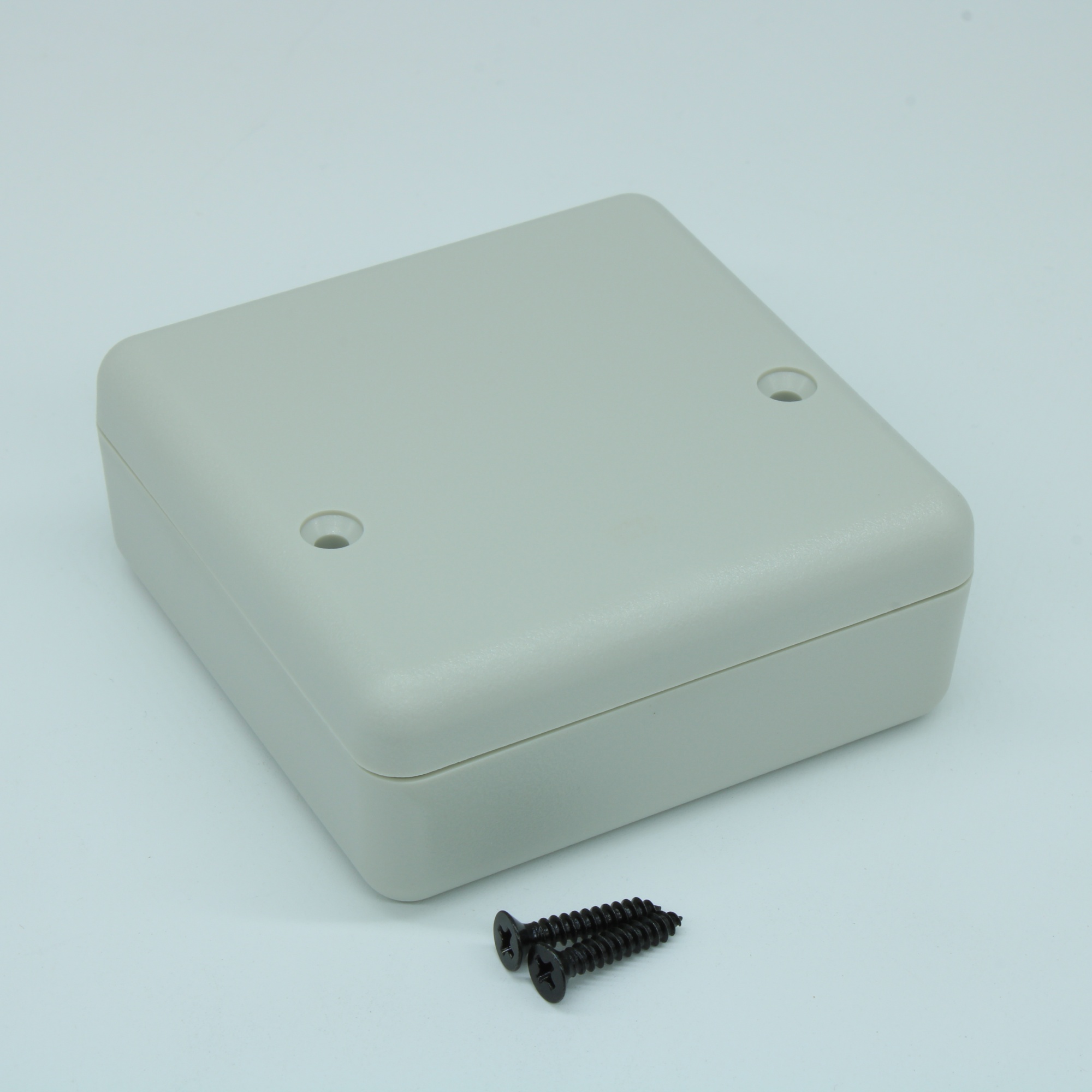 G515G - Корпус из ударопрочного пластика ABS, цвет серый