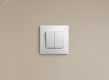 Выключатель 2-кл. СП Etika 10А IP20 250В 10AX с подсветкой/индикацией безвинтов. зажимы механизм бел. Leg 672204