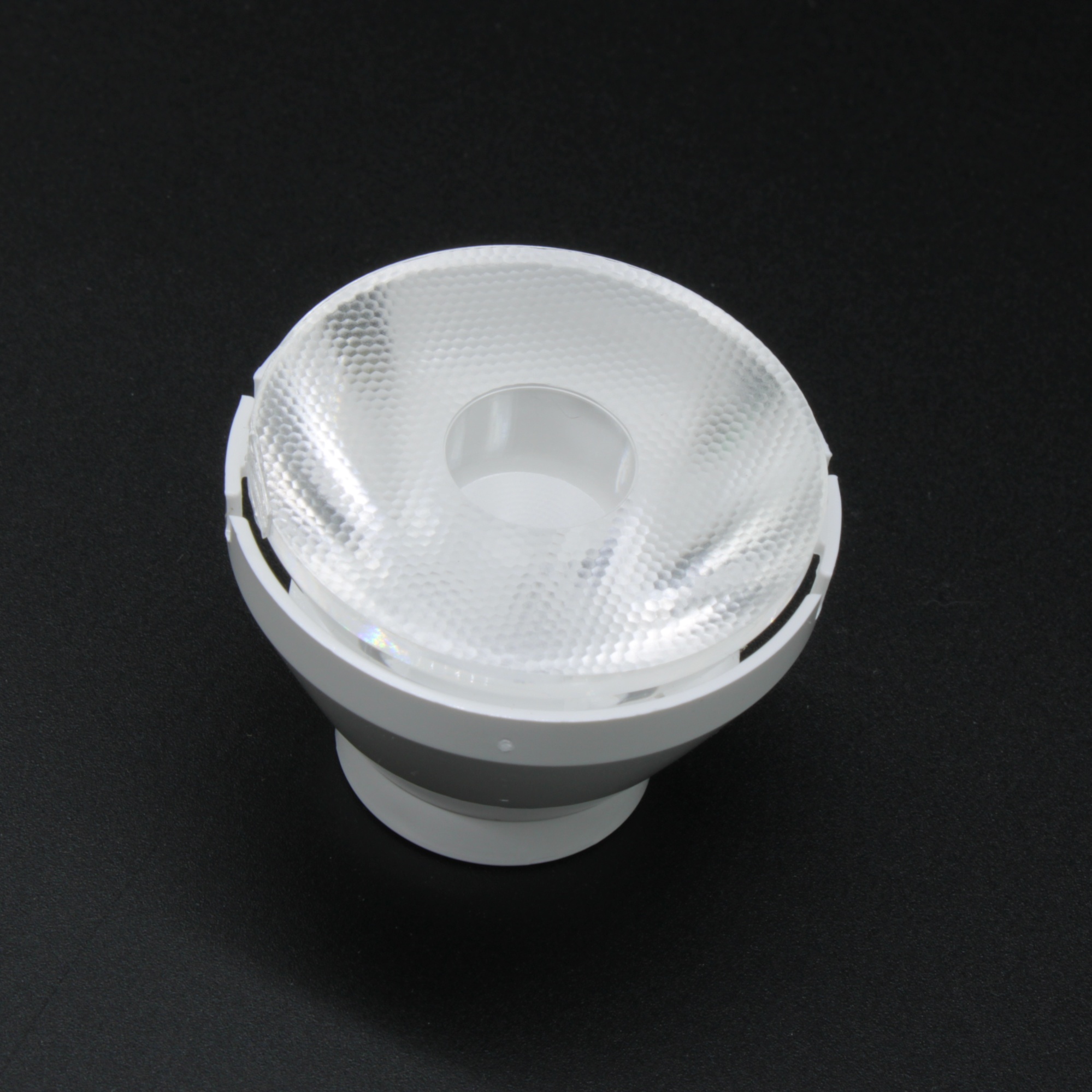 AJS35D22H15G - Линза белая с держателем для светодиода 3535/3030/5050XML,   эфф=93%, 15°,  D=35mm  H:23,33mm, PMMA