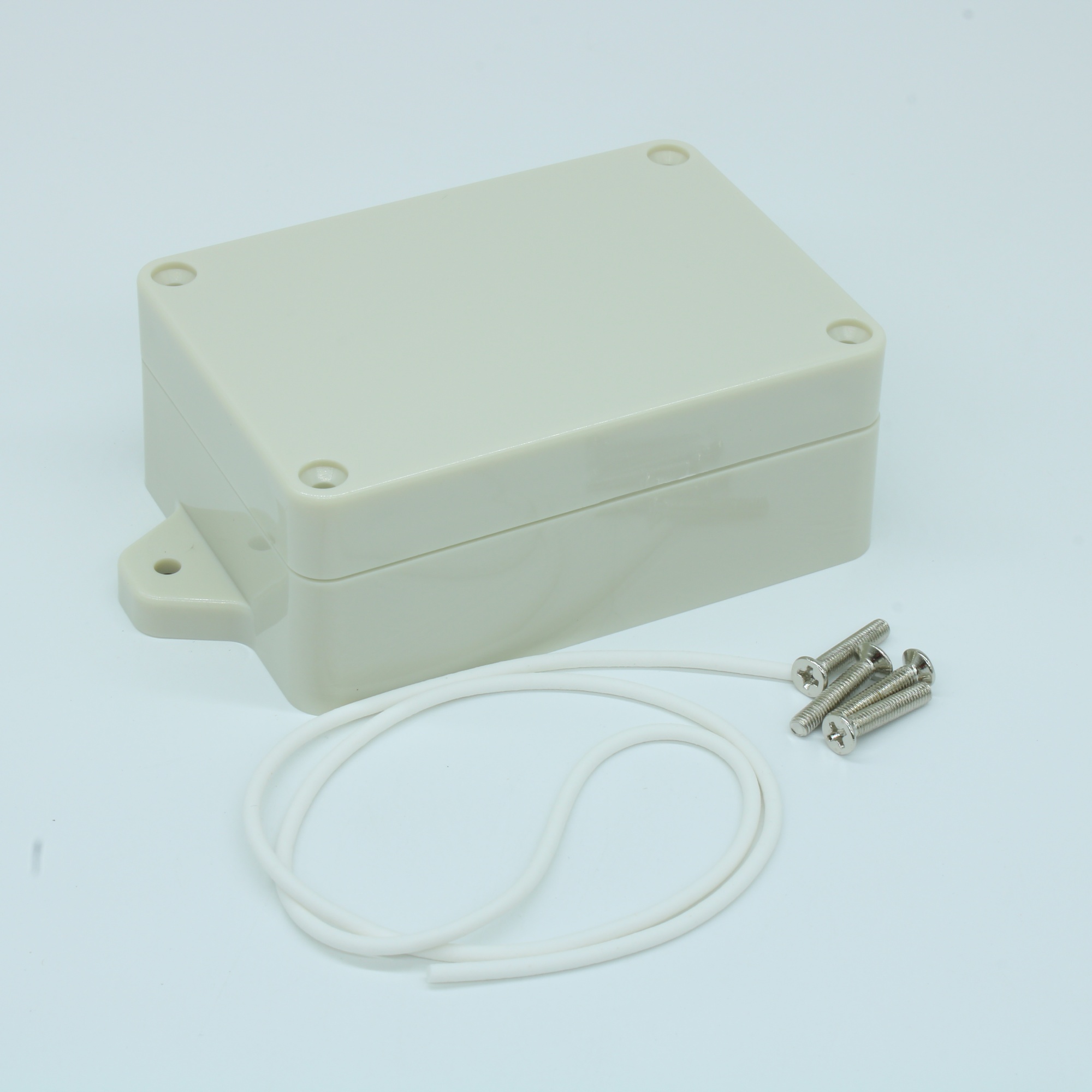 11-36 - Пластиковый корпус с фланцами