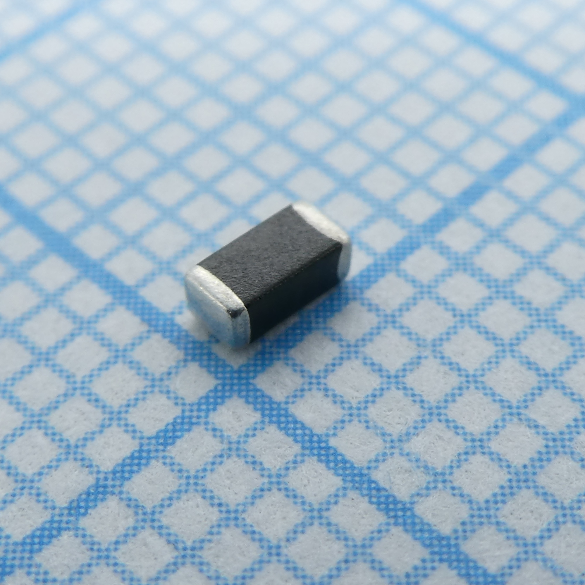 B72520T0110K062 - SMD варистор 1206 11Vac/14Vdc 200A 18V(1mA), 8 мВт, стандартн. серия, лента в катушке (SIOV-CT1206K11G)