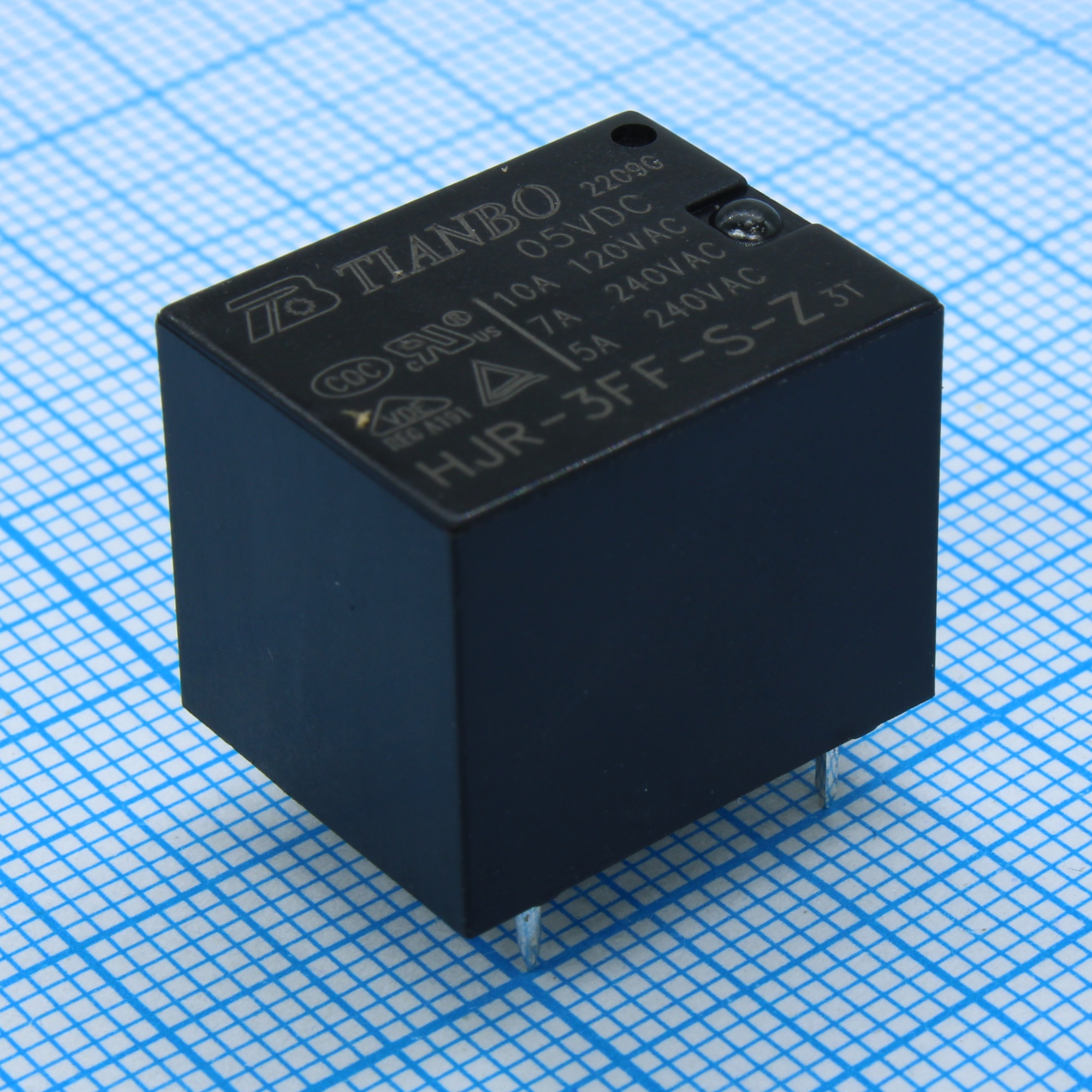 HJR-3FF-5VDC-S-Z - Реле силовое 10А одна контактная группа на переключение катушка 5В 0.36Вт