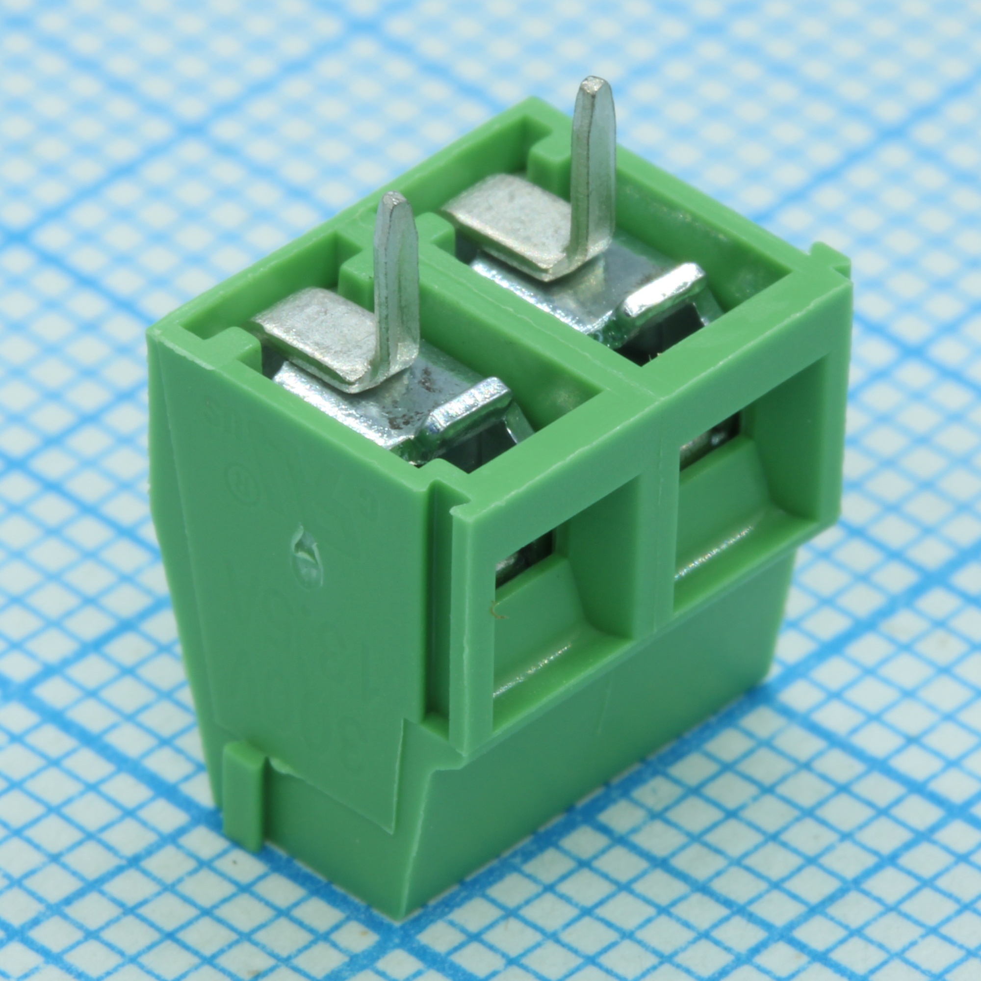 ELK508V-02P - Клеммник 2 конт. шаг 5.08 мм модульный, вертик. на плату, H = 10.0 мм, микролифт (пров. 30-16AWG/ до 1.5 кв.мм), до 300В/13.5А, зеленый изол.