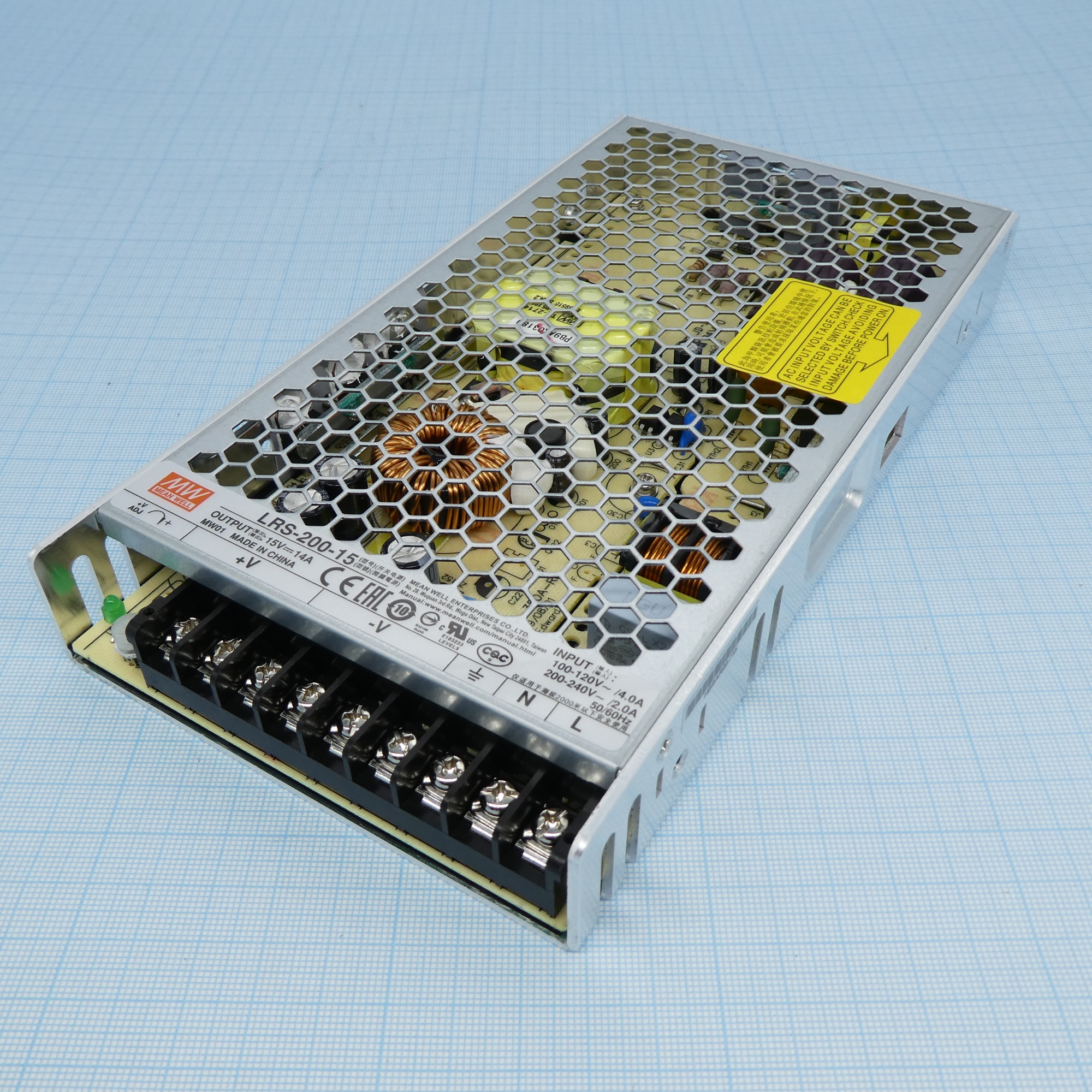 LRS-200-15 - AC-DC, 210Вт, вход 115/230В AC (переключатель), 47…63Гц, выход 15В/14A, рег. вых ±10%, изоляция 3750В AC, в кожухе 215х115х30мм, -25…+70°С