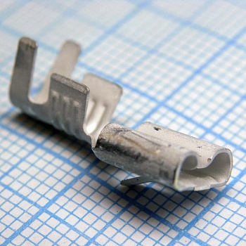 Контакт гнездовой 1/02505/44-03 - Контакт гнездовой 6.3мм с монтажным усиком под провод сечением 2.5...4,0мм2  Покрытие - олово-висмут 2..3мкм, ОСТ37.003.032-88.