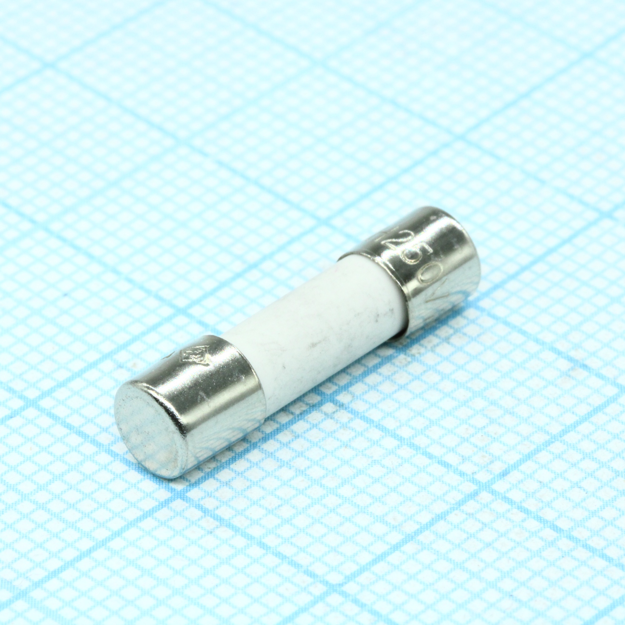 021612.5MXP - Миниатюрный быстродействующий предохранитель 12.5А 250В 5х20мм в керамическом корпусе россыпь