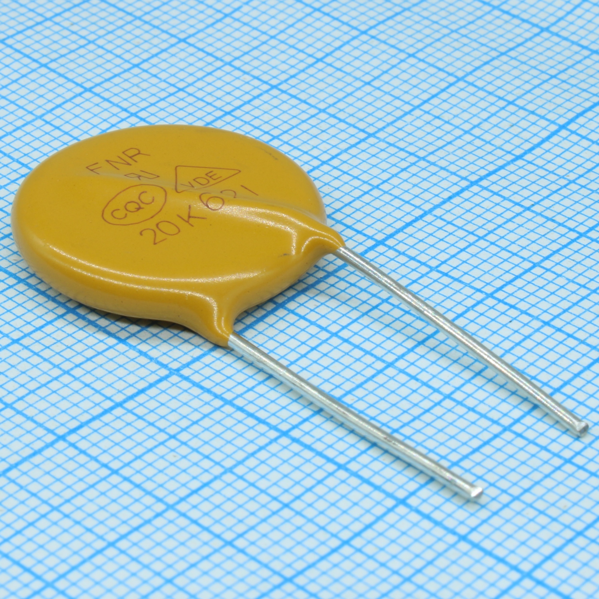 FNR-20K621 - Варистор 385Vac/505Vdc, 6500A, 620V(1mA), радиальные выводы, россыпь