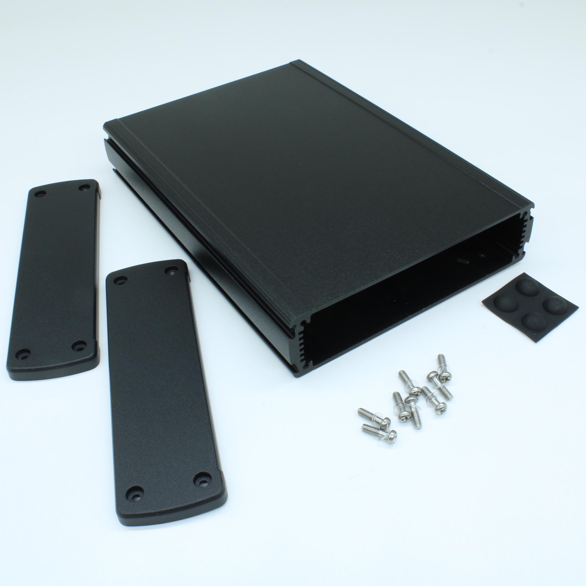 ALUG706BK200 - Алюминиевый черный корпус с черными торцевыми панелями