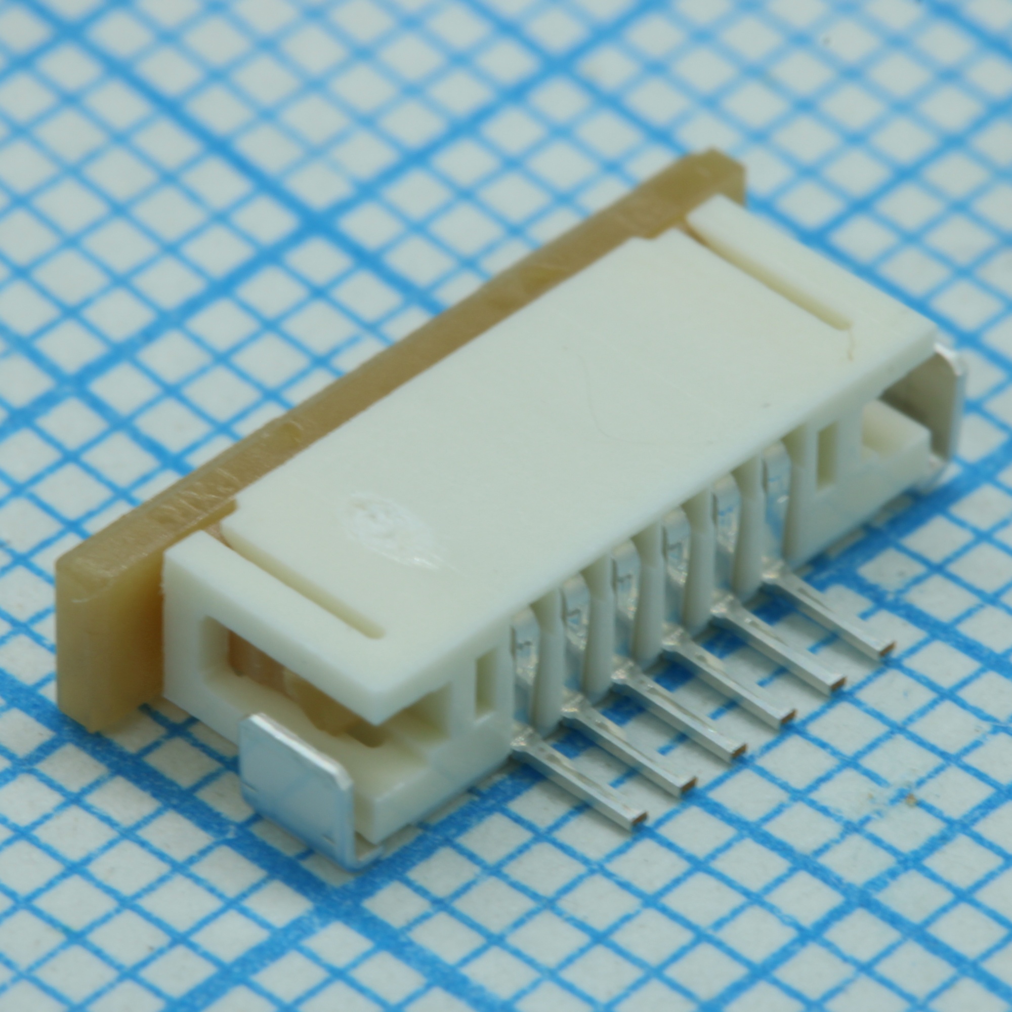 522710679 - Соединитель FFC/FPC 6 контактов шаг 1мм угловой SMD серия Easy-On™ лента на катушке