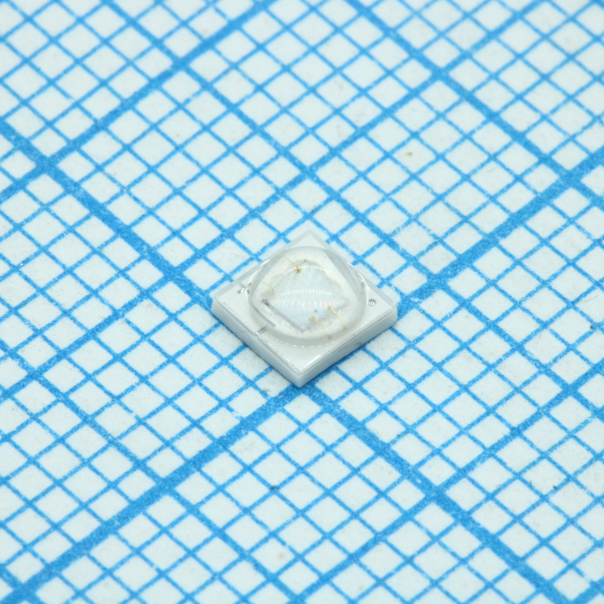 HL-C3535F3V3GA-ZW - Светодиод smd 3,45х3,45мм/ультрафиолетовый/390нм/5Лм при 700мА 720мВт/3.2-3.8В/130°