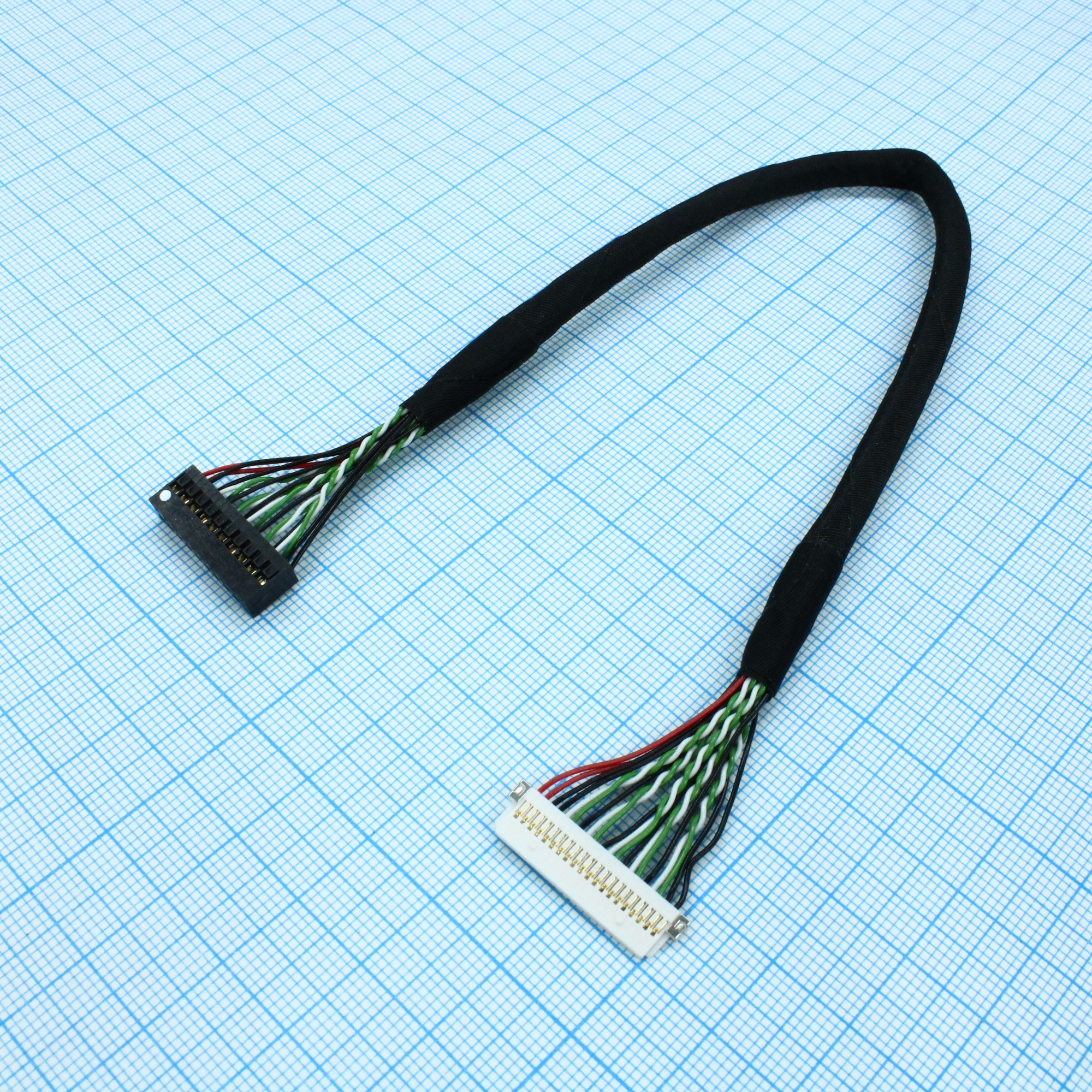 317040033 - Кабель LVDS 317040031 является сигнальным кабелем, передаёт управляющие сигналы с стандарте LVDS с платы управления на индикатор