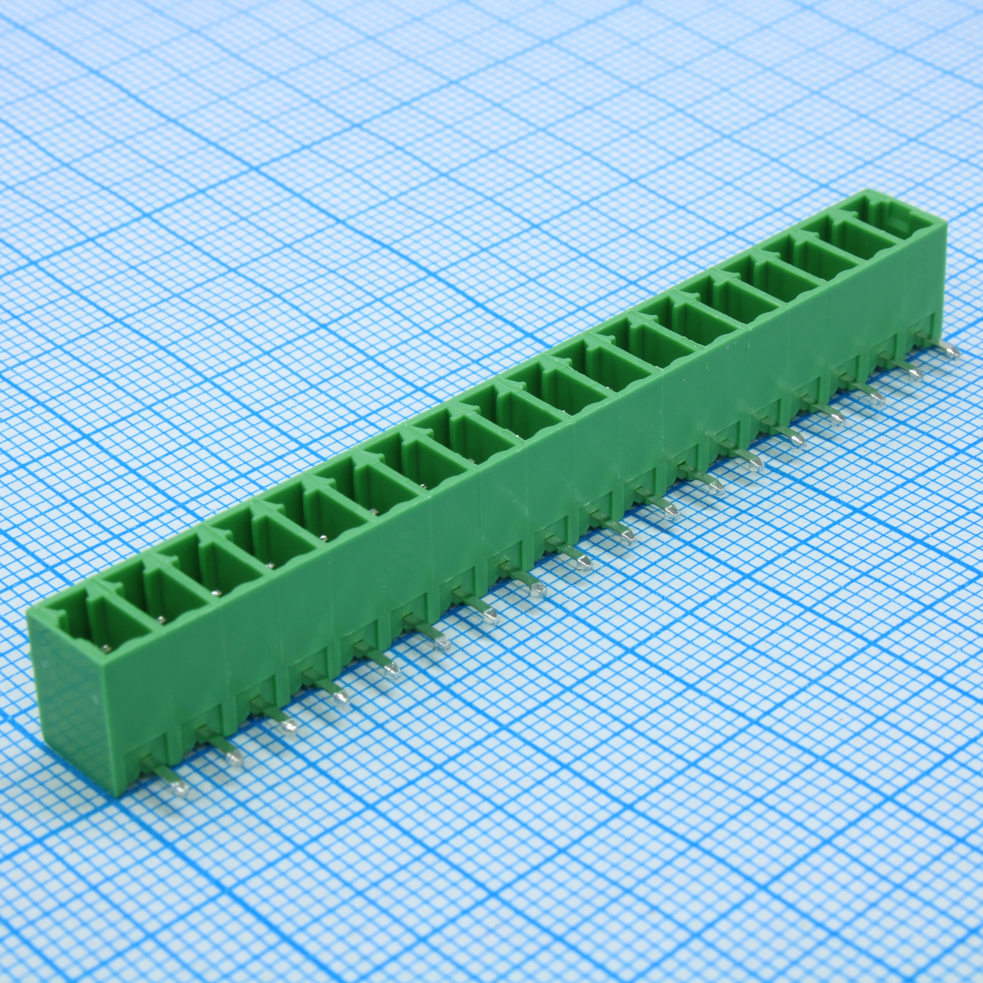 15EDGRC-3.81-18P-14-00A(H) - Разъемный клеммный блок на плату, 18 контактов. Серия 15EDGRC-3.81