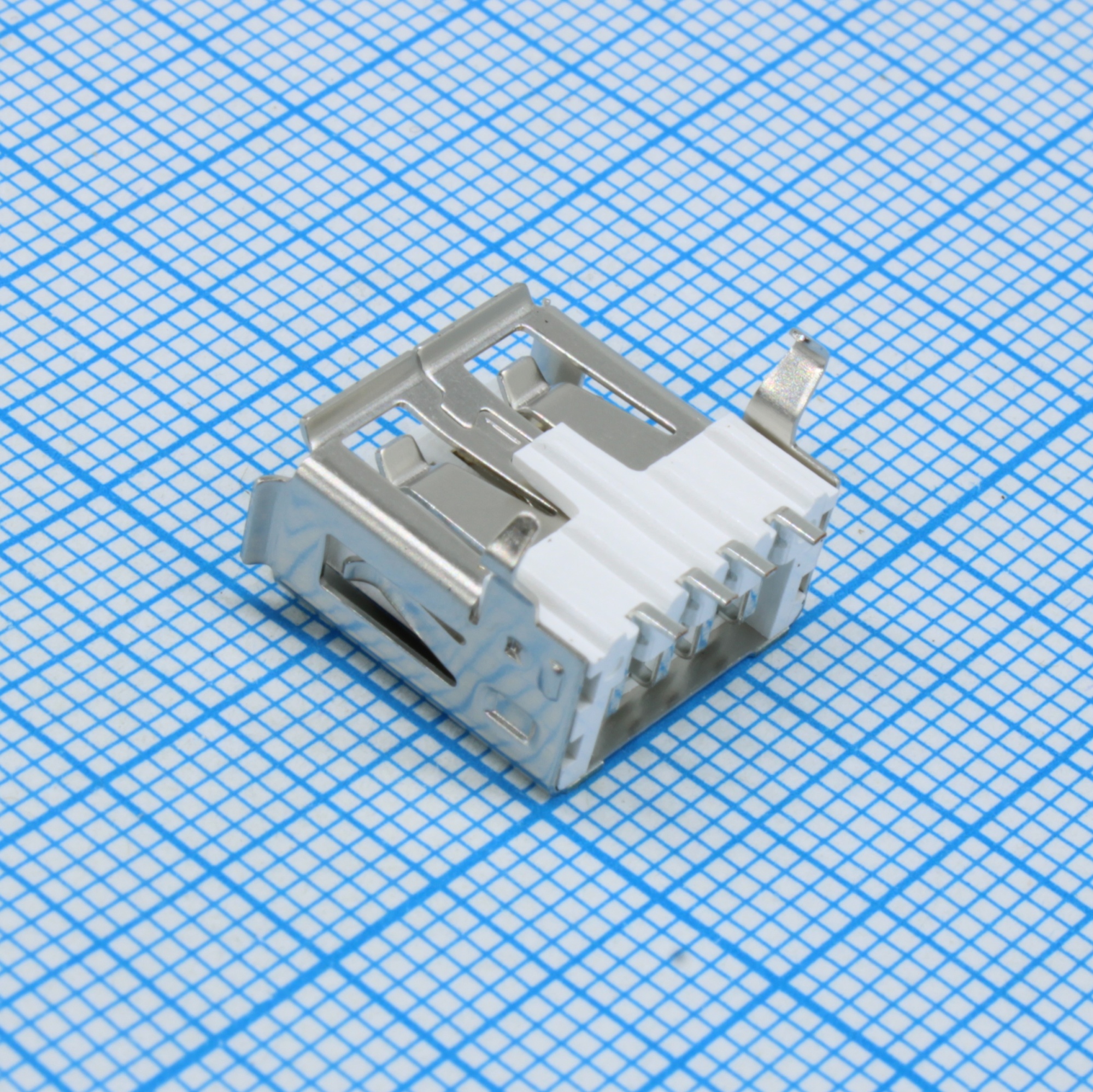 DS1095-WM0 - Разъем USB 2.0  type A (розетка) угловой на плату (TНT)