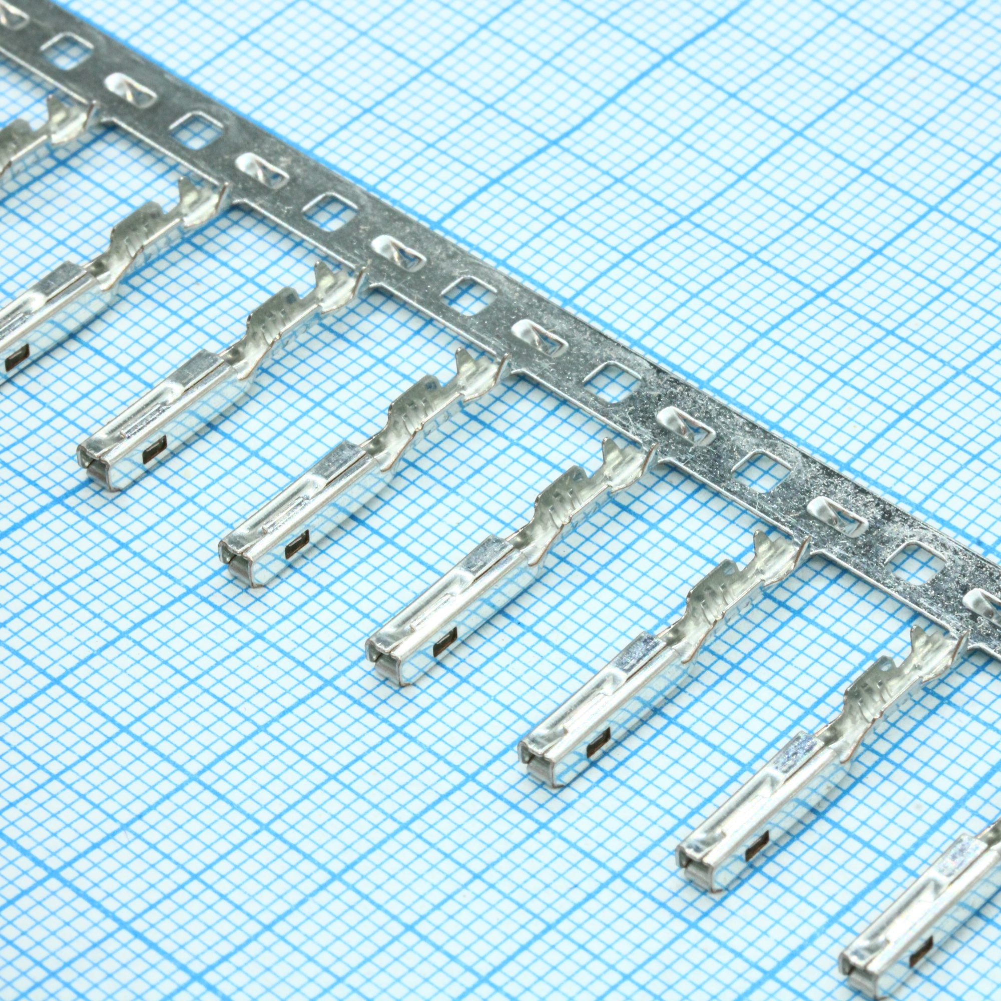 330123004 - Контакт-гнездо прямой монтаж на кабель 21-22AWG MX150ї рейка