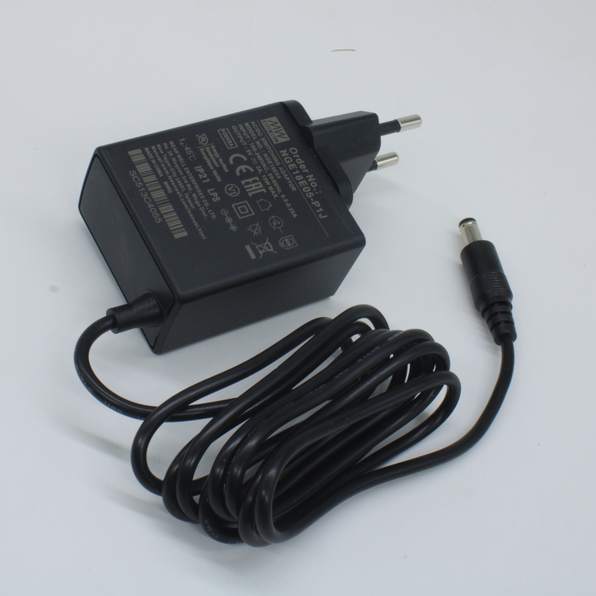 NGE18E05-P1J - AC-DC, 15Вт, сетевой адаптер, выход 5В/3А, вход 80...264В AC, 47...63 Гц, изоляция 4000B DC, 2xMOPP, 48x28*x55мм, -30...+70C, евровилка, выходной разъем 11мм, диам. 5.5х2.1мм