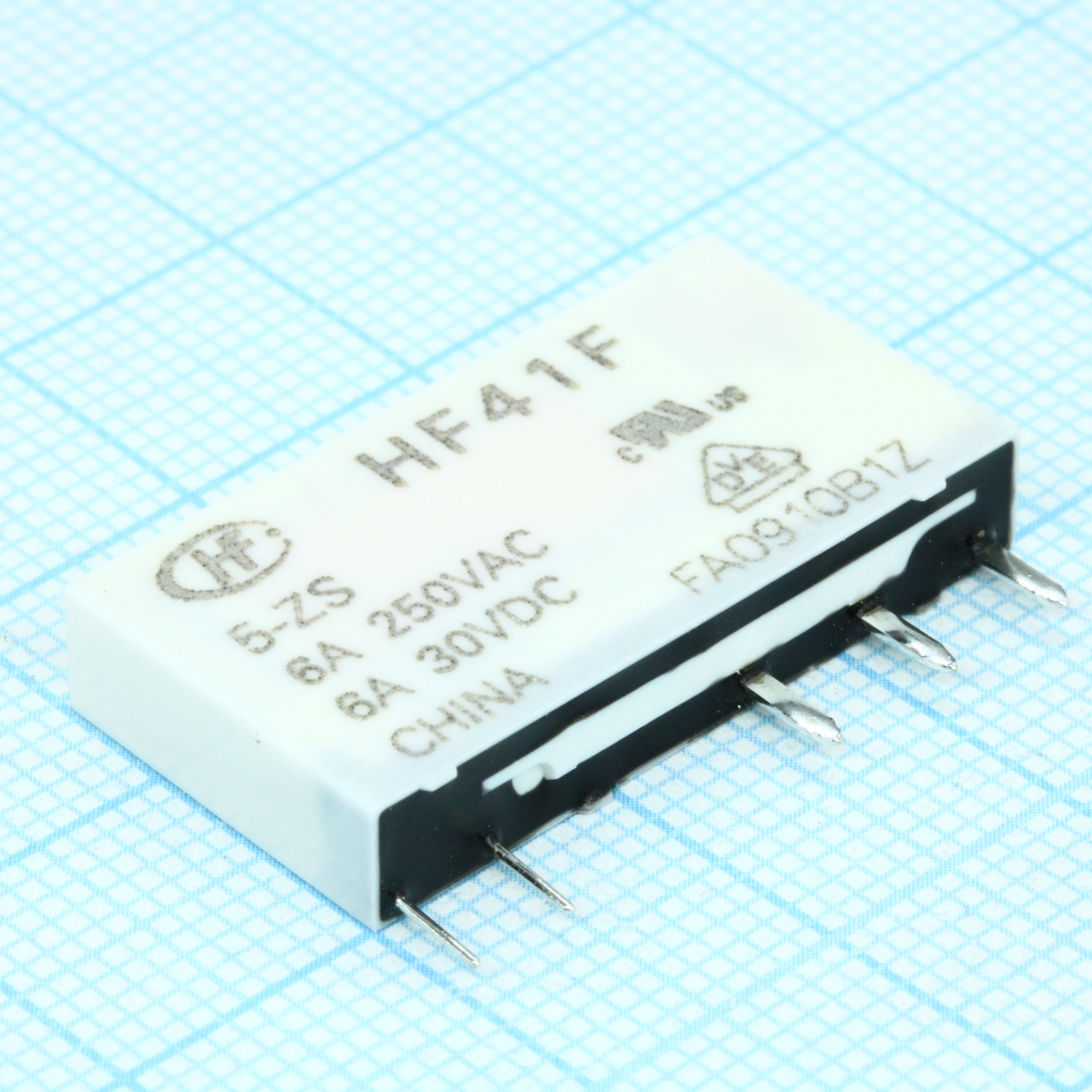 HF41F/5-ZS - Сверхминиатюрное силовое реле серия HF41F SPDT (одна контактная группа-два направления) катушка 5В