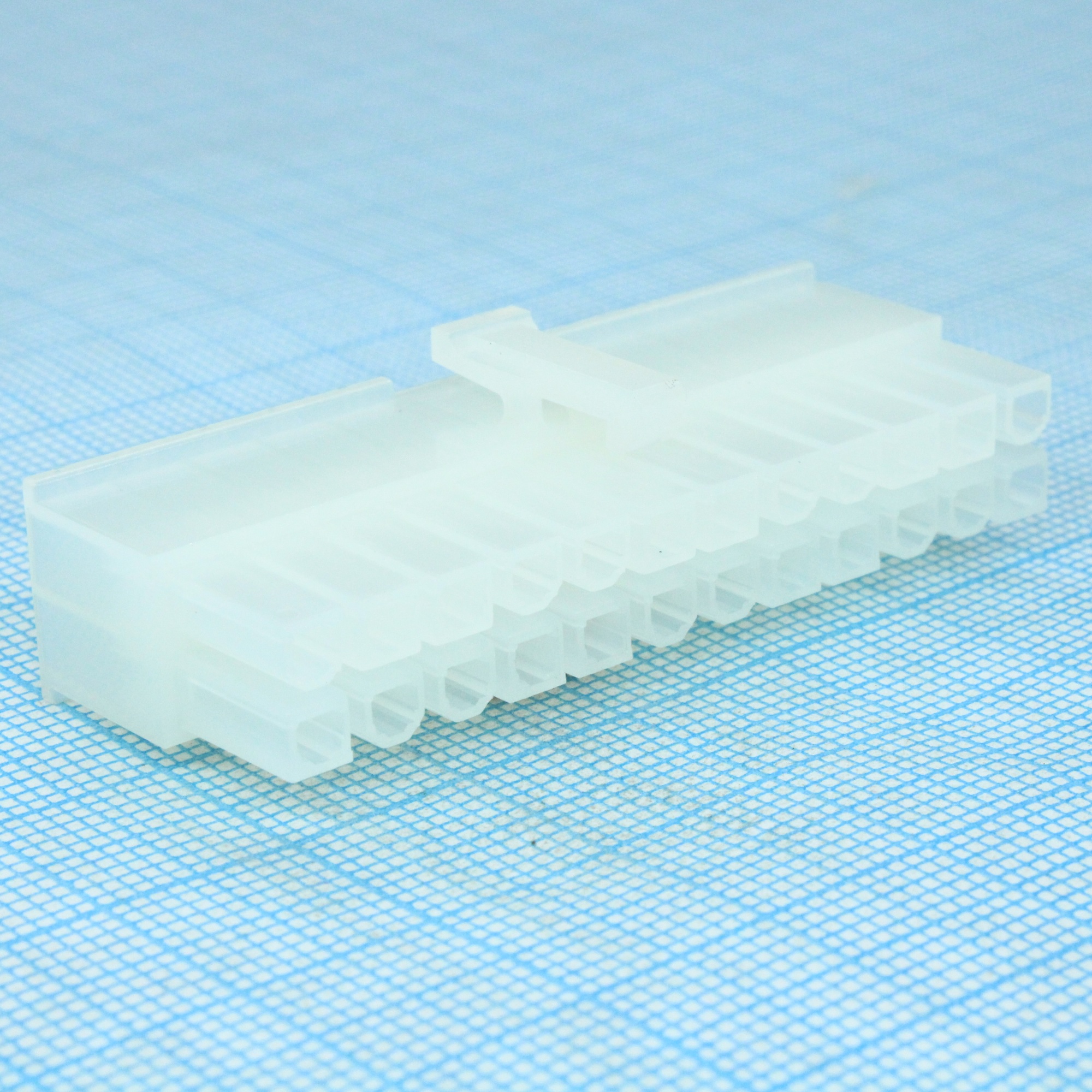 39012240 - Корпус разъема, монтажные ушки, UL 94V-2, Серия Mini-Fit Jr., Штекер, 24 вывод(-ов), 4.2 мм