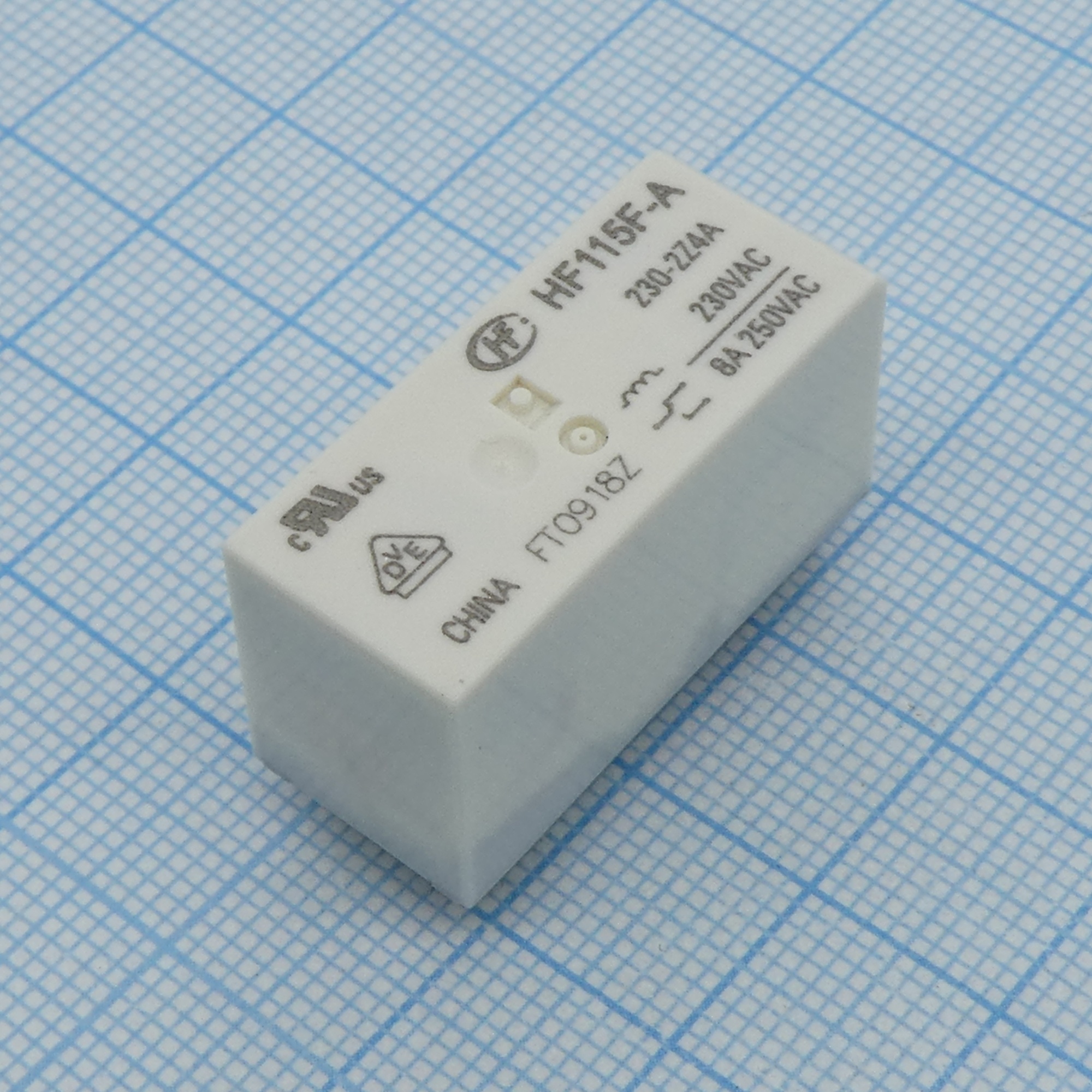 HF115F-A/230-2Z4A - Реле силовое, 8 A DPDT(две контактных группы-два направления) катушка 230VAC